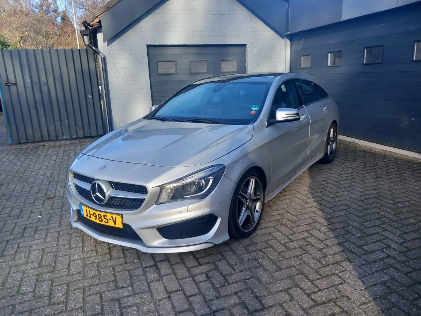 Mercedes-Benz CLA 180 Shooting Brake Ambition,Automaat,Panoramadak elekt Grijs - 1