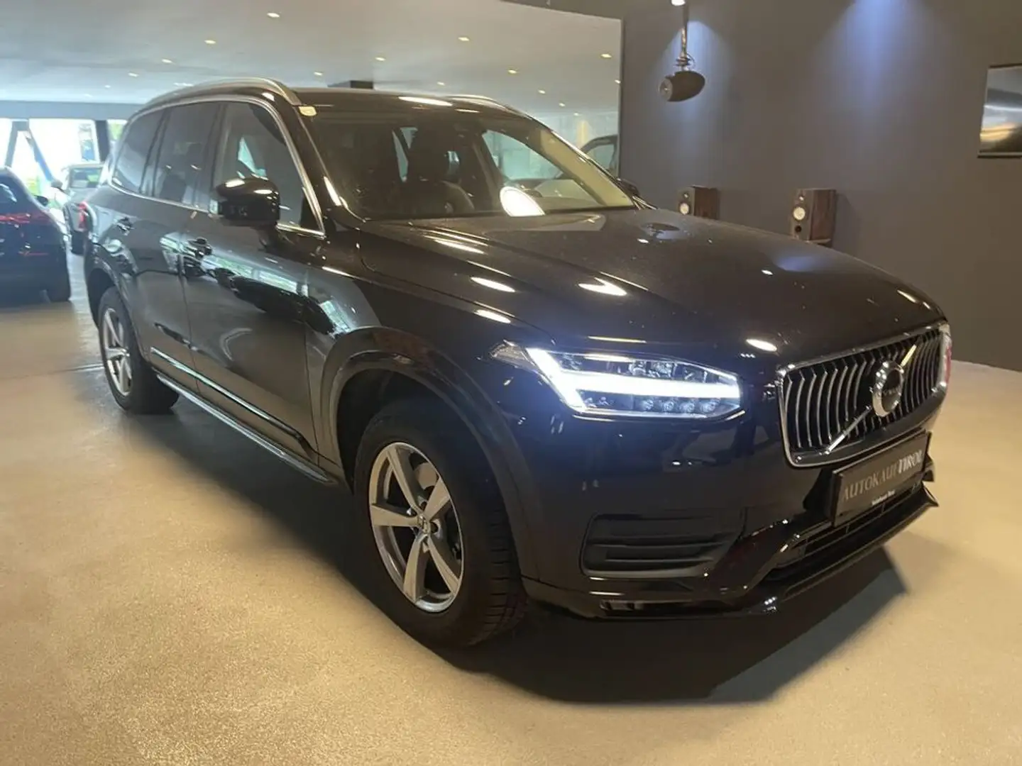 Volvo XC90 Momentum Pro AWD Schwarz - 1