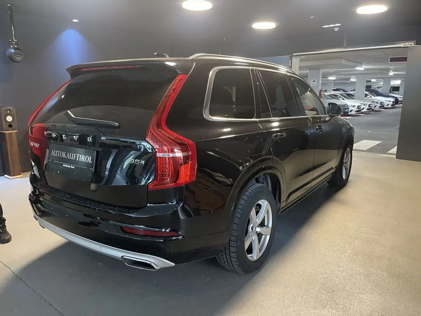 Volvo XC90 Momentum Pro AWD Schwarz - 2