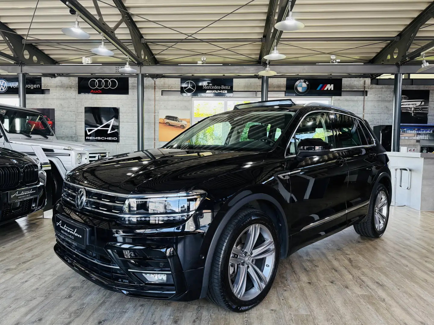 Volkswagen Tiguan R-Line DSG 4Motion*PANO*AHK*360*VIRTUAL* Noir - 1