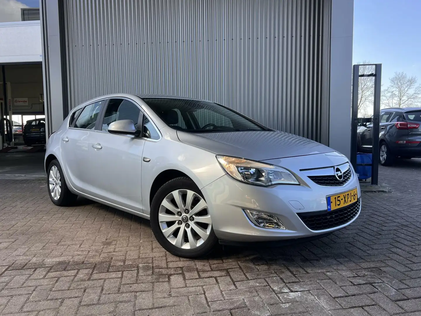 Opel Astra 1.6 Turbo Cosmo Automaat Clima Cruise Trekhaak NAP Grijs - 2