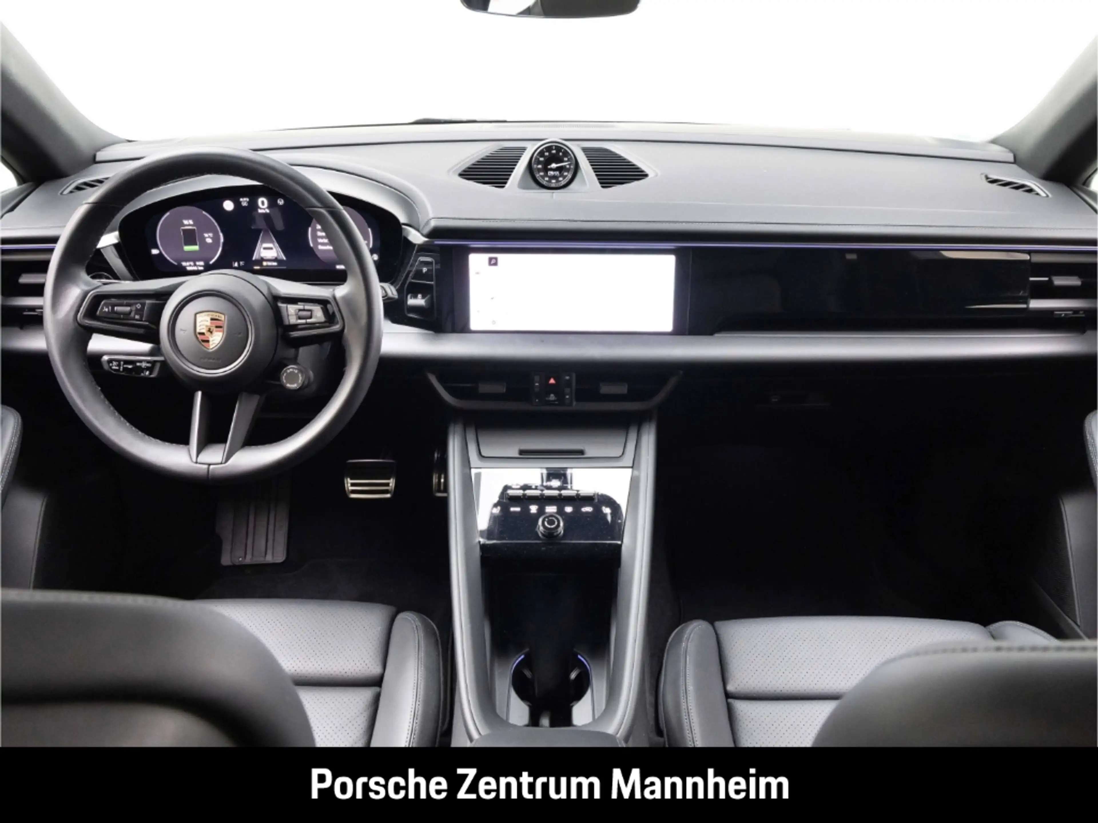 Porsche Macan 4S — photo 15