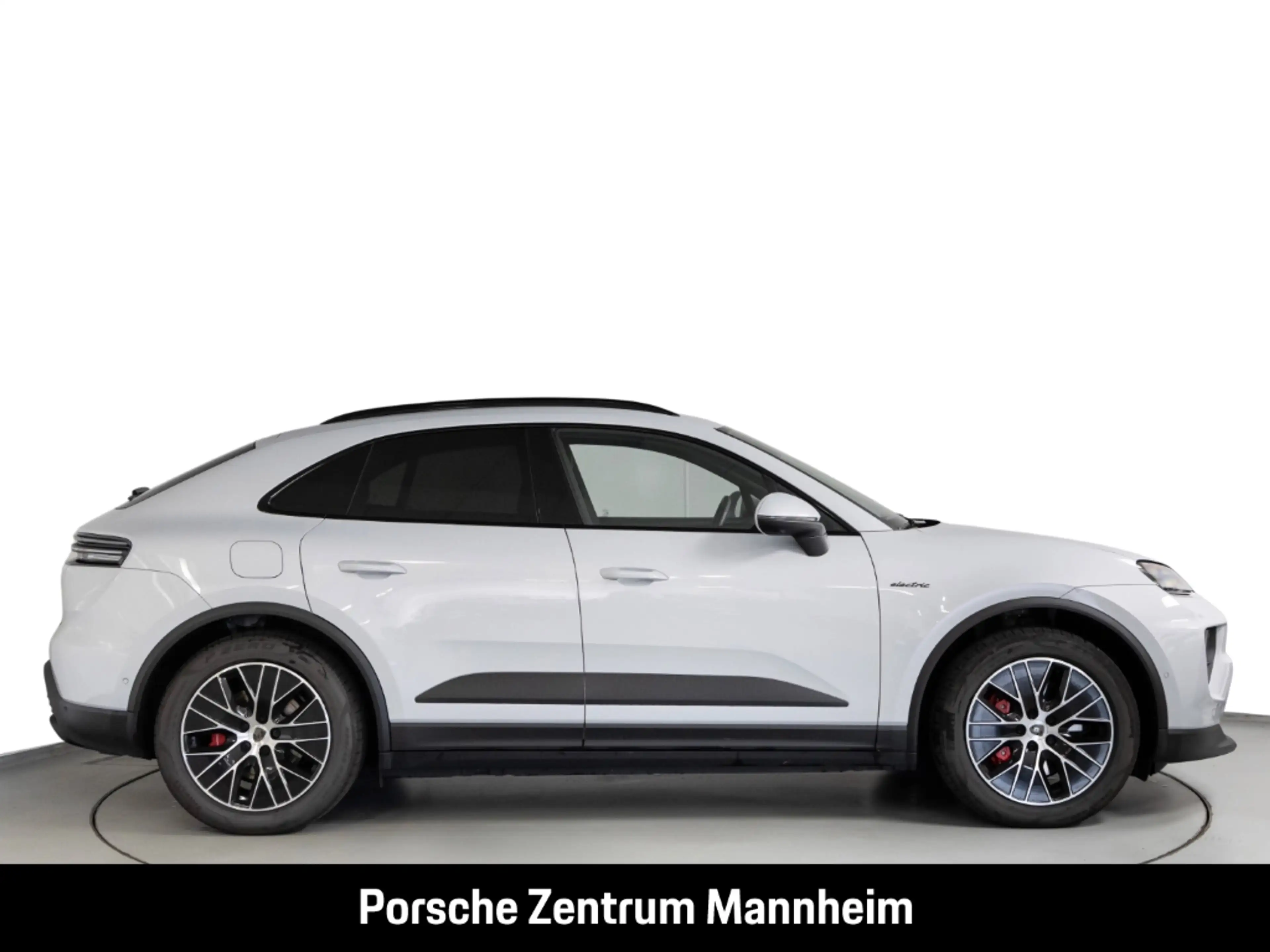 Porsche Macan 4S — photo 10