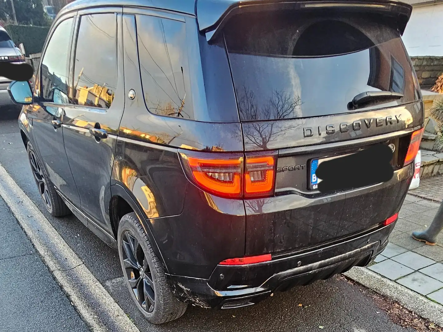 Land Rover Discovery Sport Discovery Sport 2.0 TD4 MHEV 4WD D165 RDynamic HSE Zwart - 1