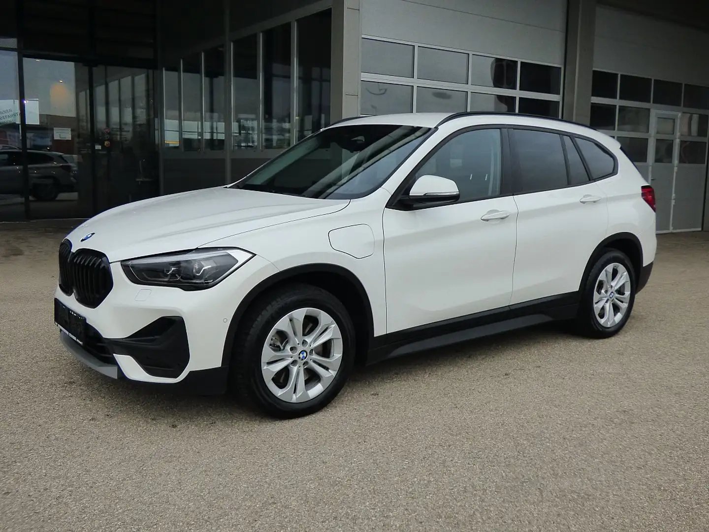 BMW X1 xDrive25e PHEV Aut. 8-fach/HUD/Navi Blanc - 2