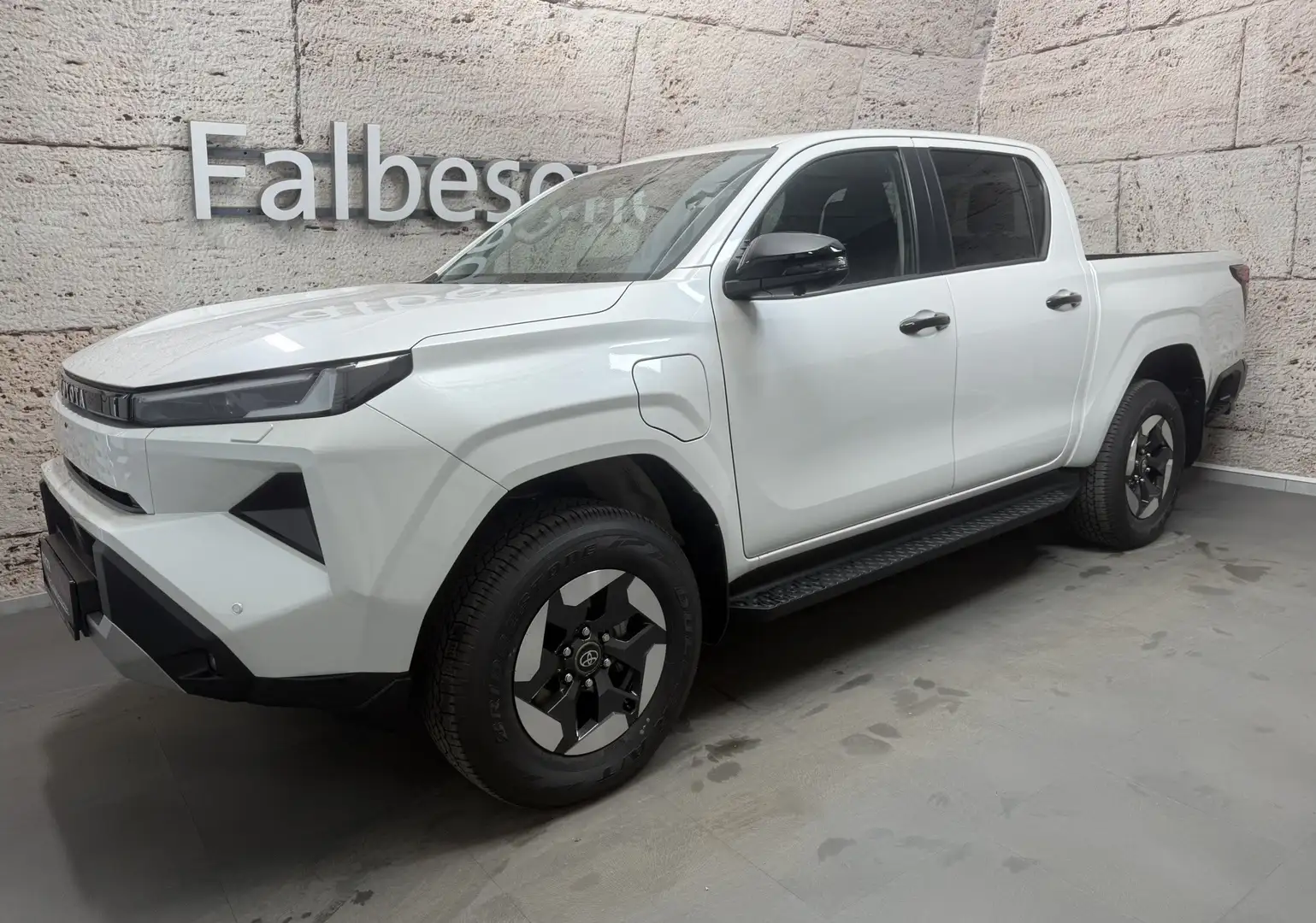 Toyota Hilux BEV 144 kW 4x4 Executive Weiß - 1