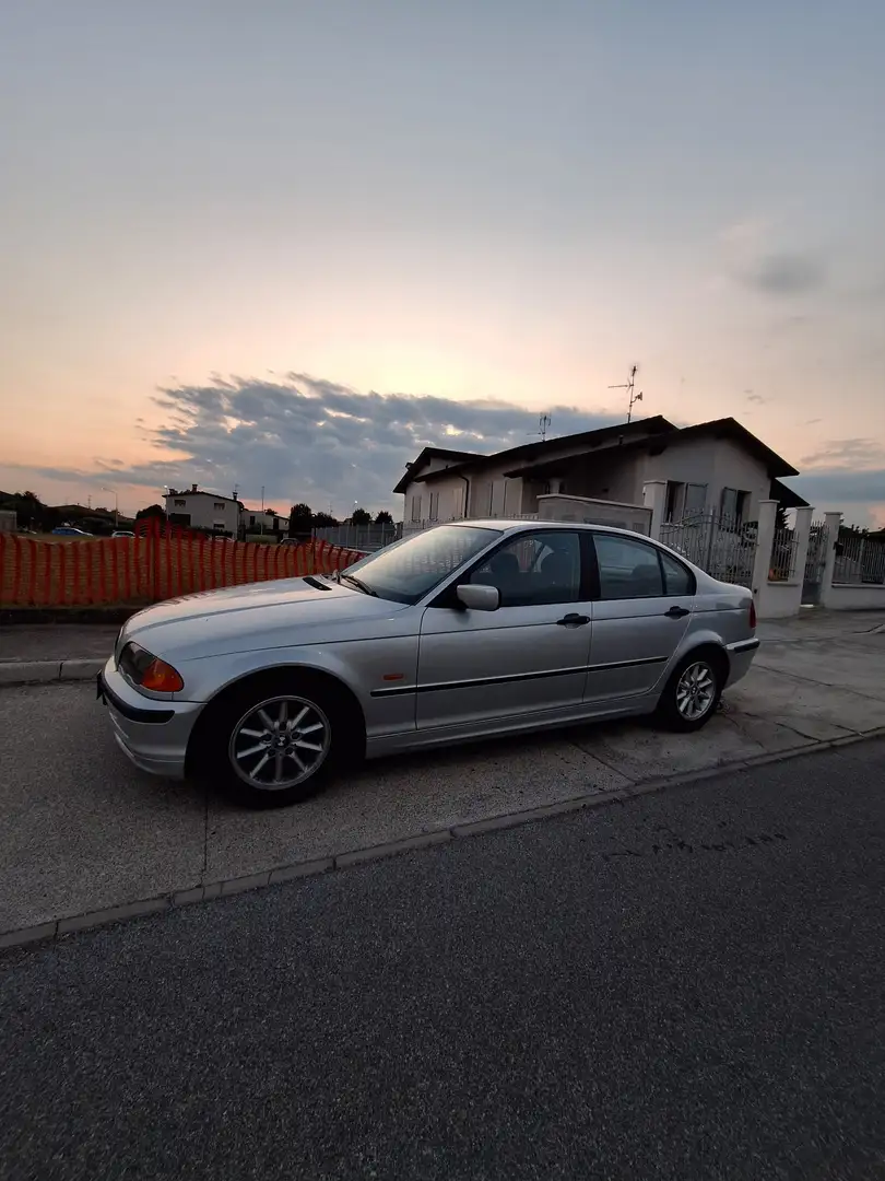 BMW 318 318i - 1