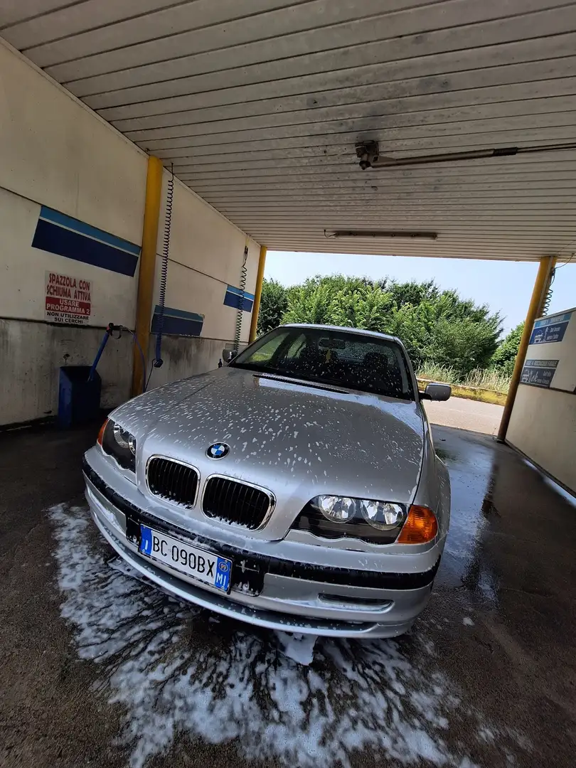BMW 318 318i - 2