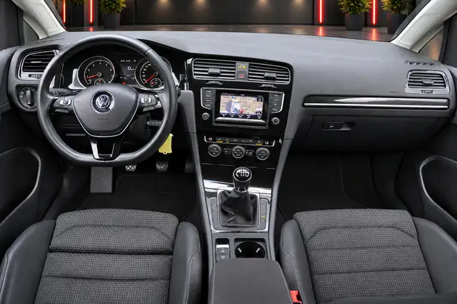 Volkswagen Golf view 14
