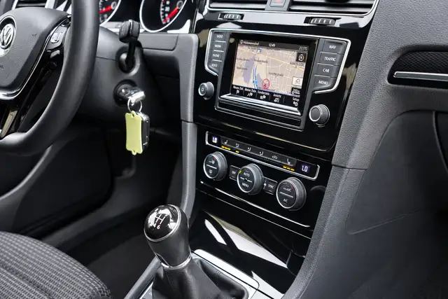 Volkswagen Golf view 6