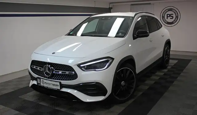 Mercedes-Benz GLA 200 4M. *AMG/KAMERA/MB S.HEFT/NAVI/AMBIENTE*