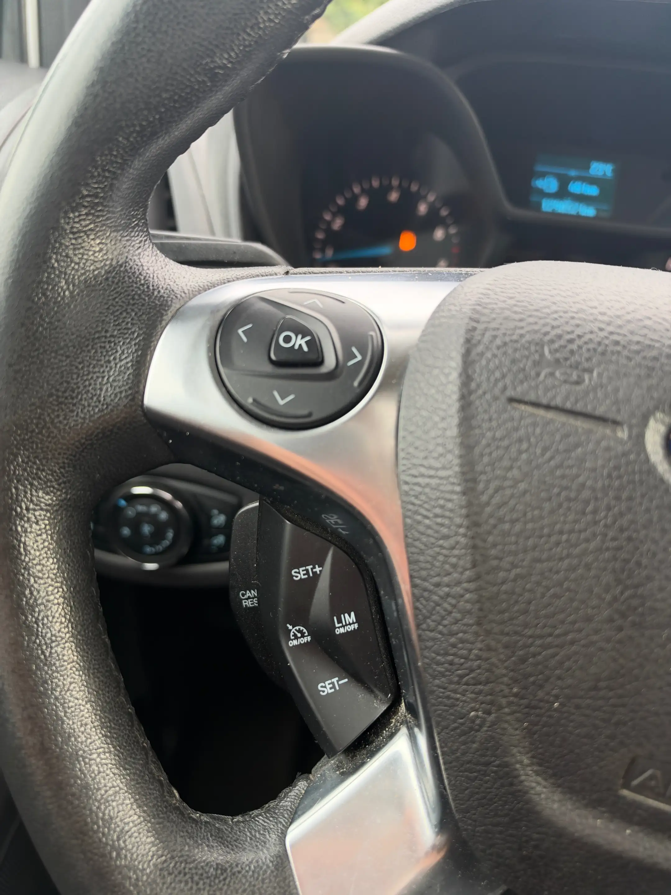 Ford Tourneo Connect 1.0 EcoBoost Ambiente (EU6) — photo 14