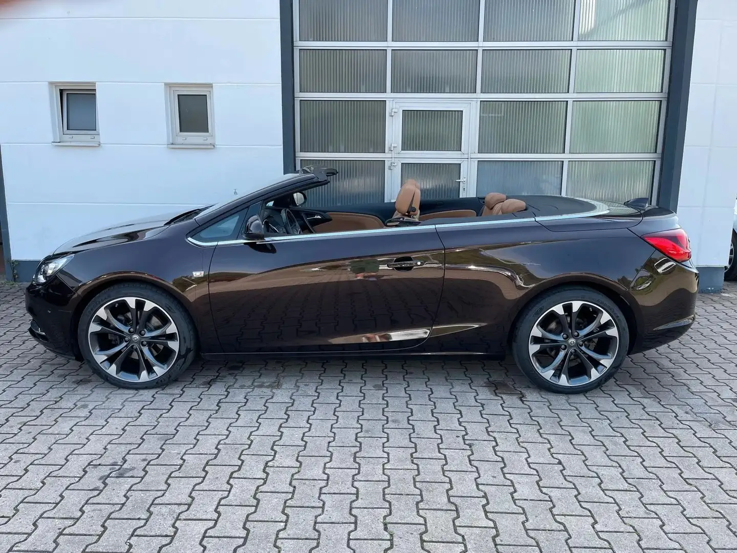 Opel Cascada 1,6T Leder/2.Hd/S-Heft/Navi/SHZ/Automat. Braun - 2