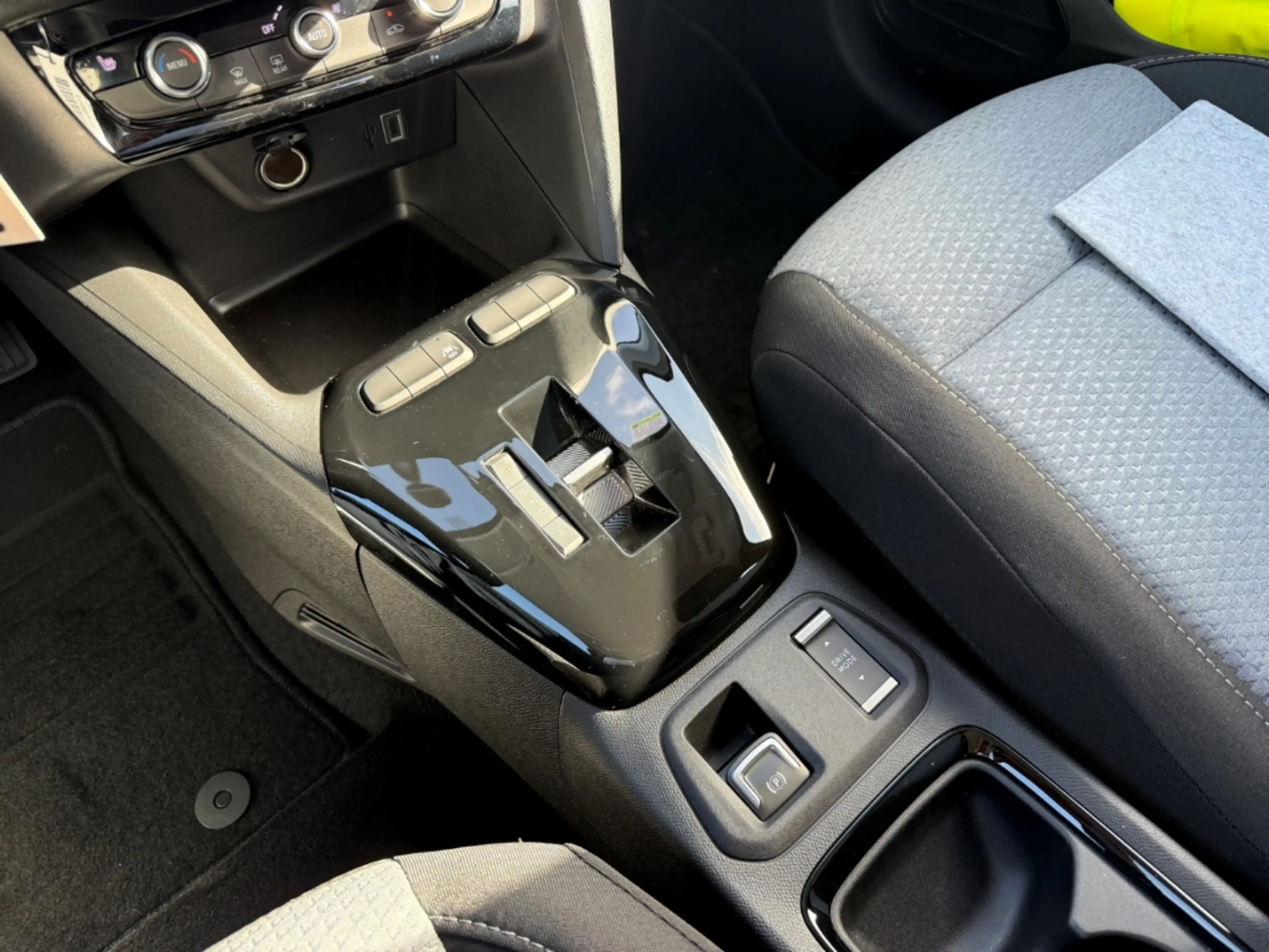 Opel Corsa-e Edition SHZ+LHZ+11KW-Charger+Allwetter — photo 15