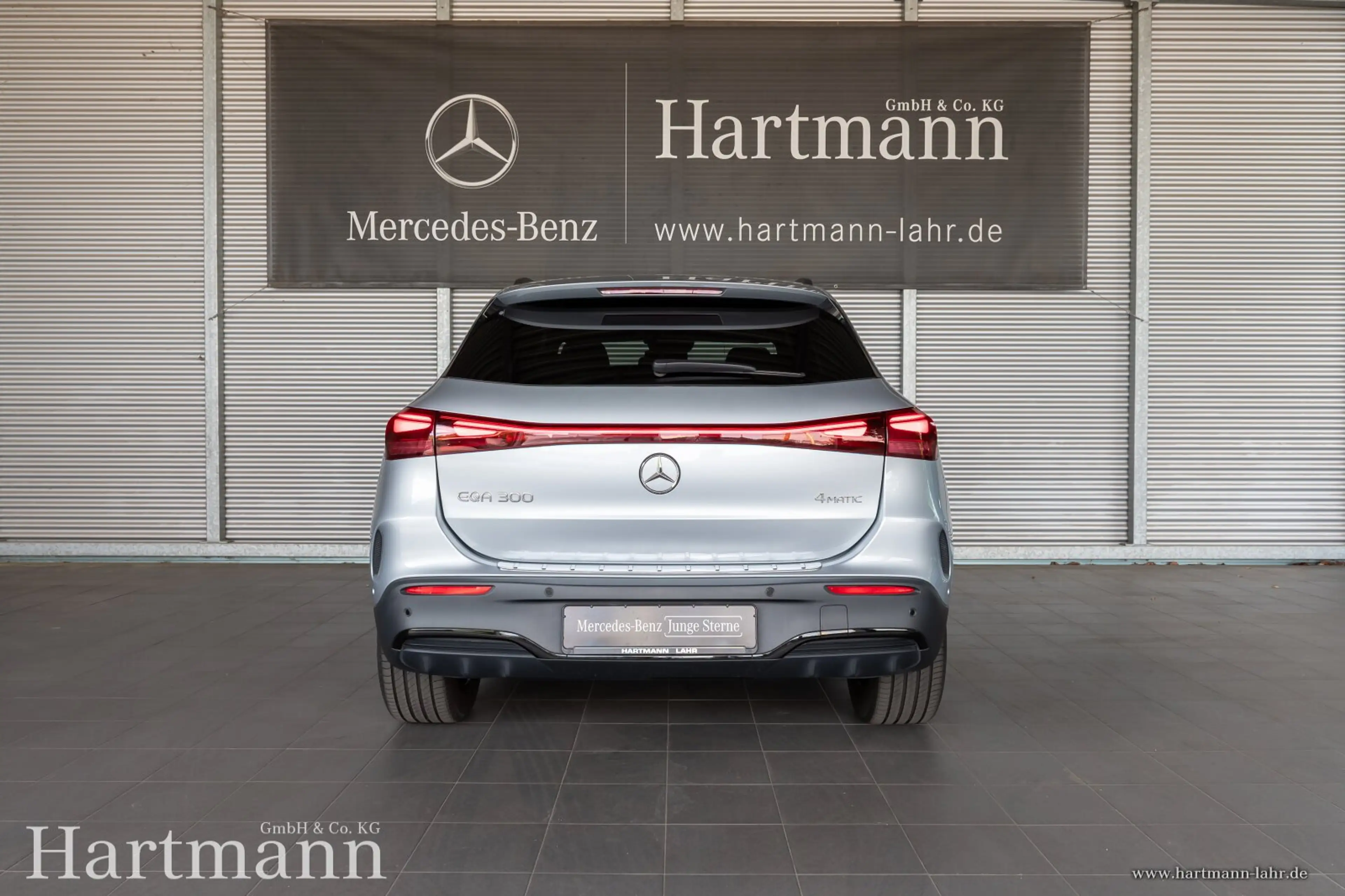 Mercedes-Benz EQA 300 EQA 300 4MATIC AMG Night Advanced Panorama AHK LED — photo 4