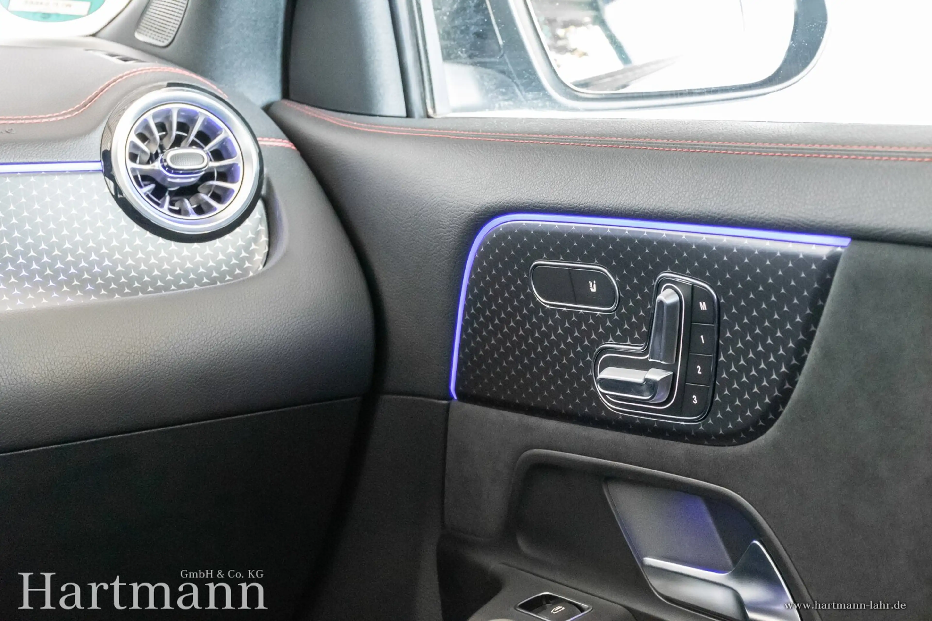 Mercedes-Benz EQA 300 EQA 300 4MATIC AMG Night Advanced Panorama AHK LED — photo 10