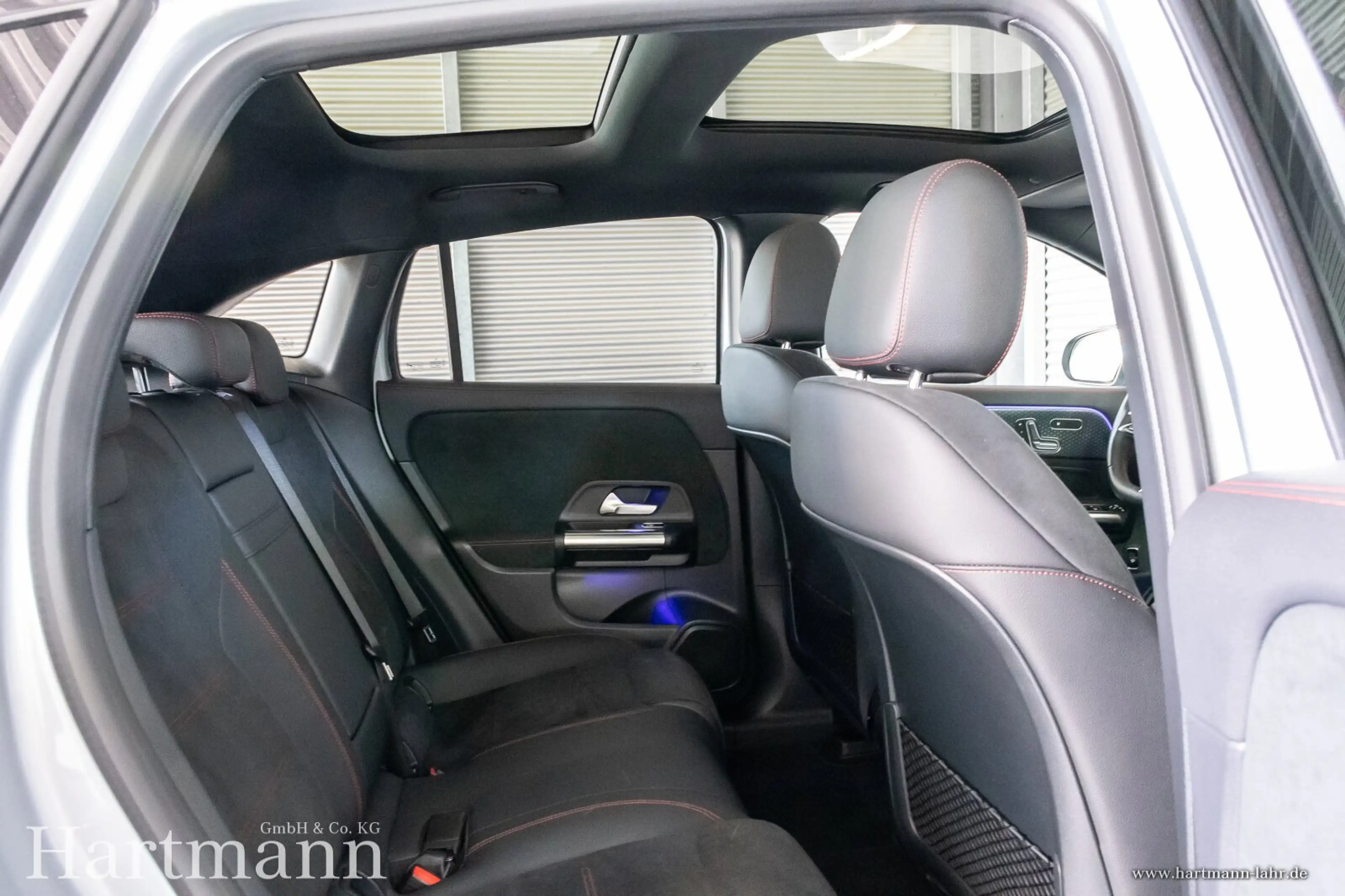 Mercedes-Benz EQA 300 EQA 300 4MATIC AMG Night Advanced Panorama AHK LED — photo 11