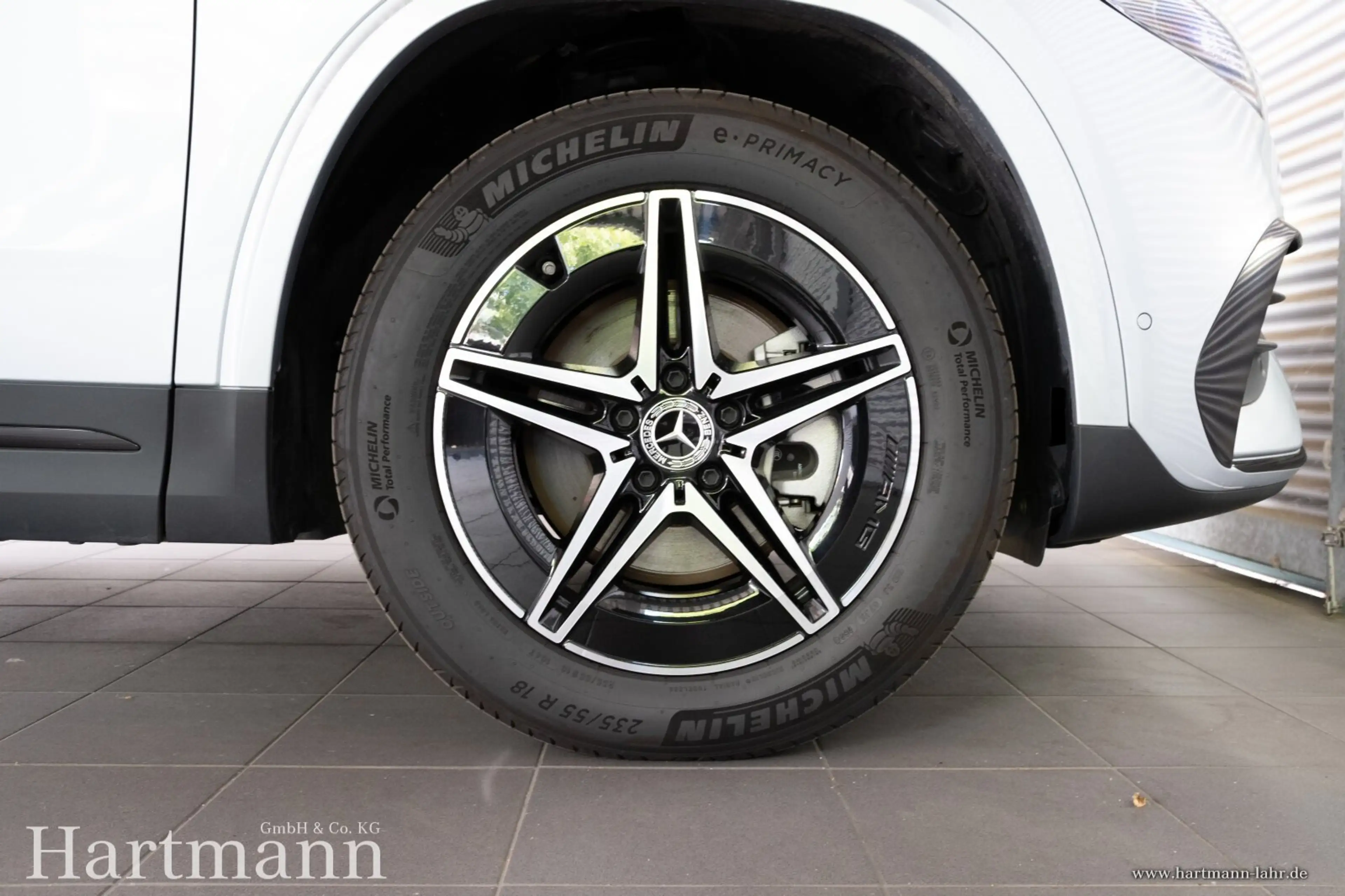 Mercedes-Benz EQA 300 EQA 300 4MATIC AMG Night Advanced Panorama AHK LED — photo 6