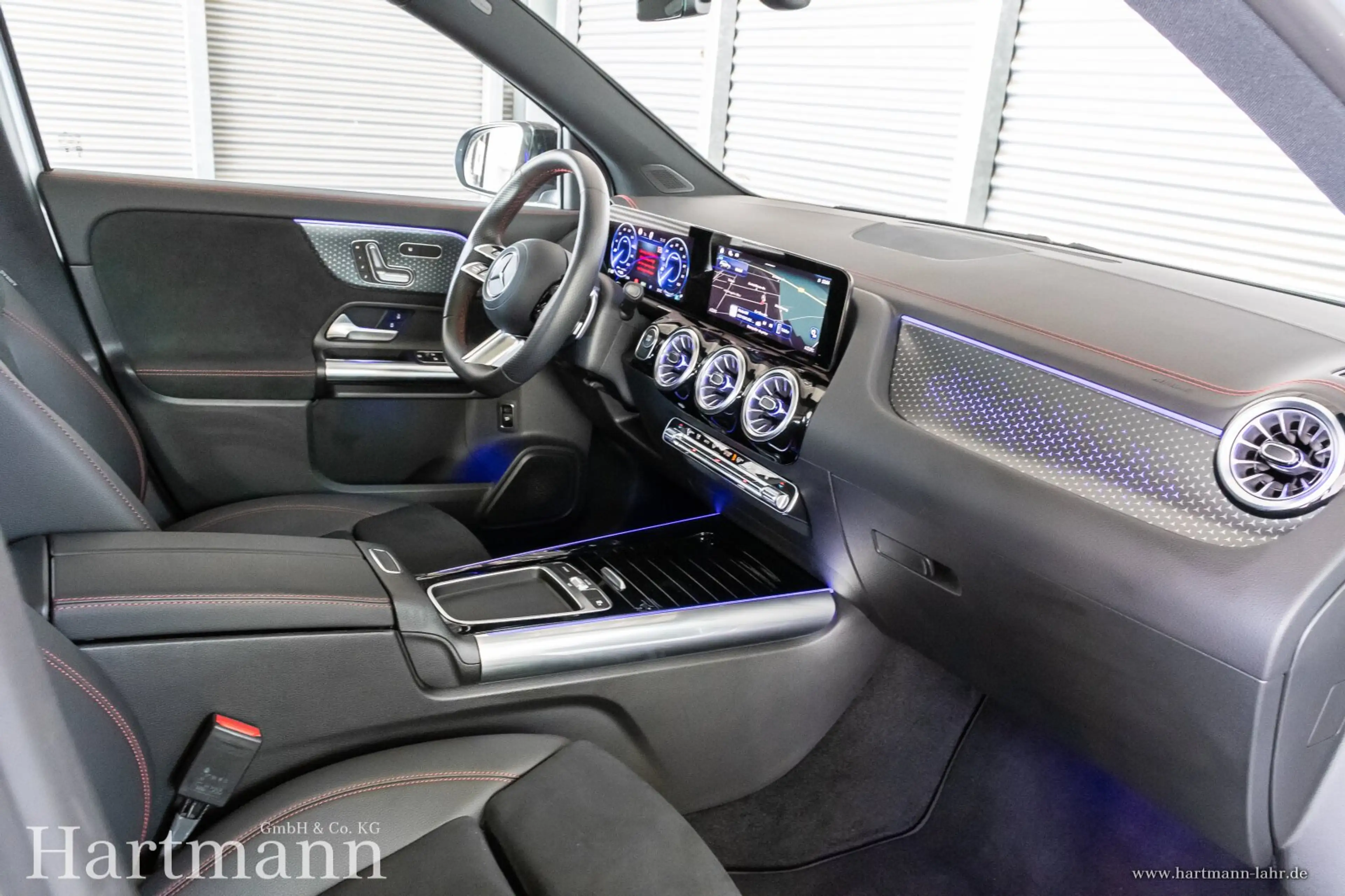 Mercedes-Benz EQA 300 EQA 300 4MATIC AMG Night Advanced Panorama AHK LED — photo 7