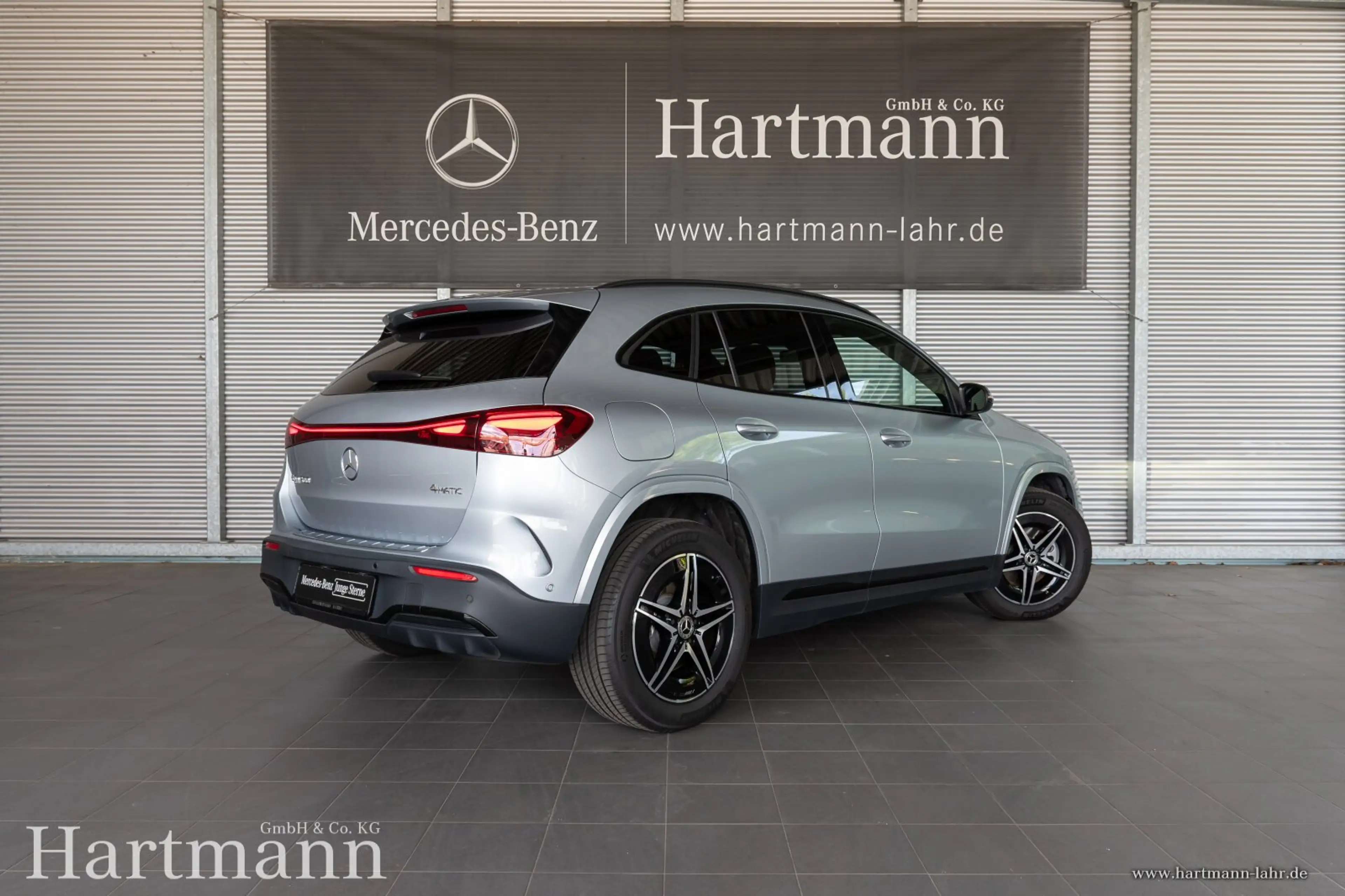 Mercedes-Benz EQA 300 EQA 300 4MATIC AMG Night Advanced Panorama AHK LED — photo 2