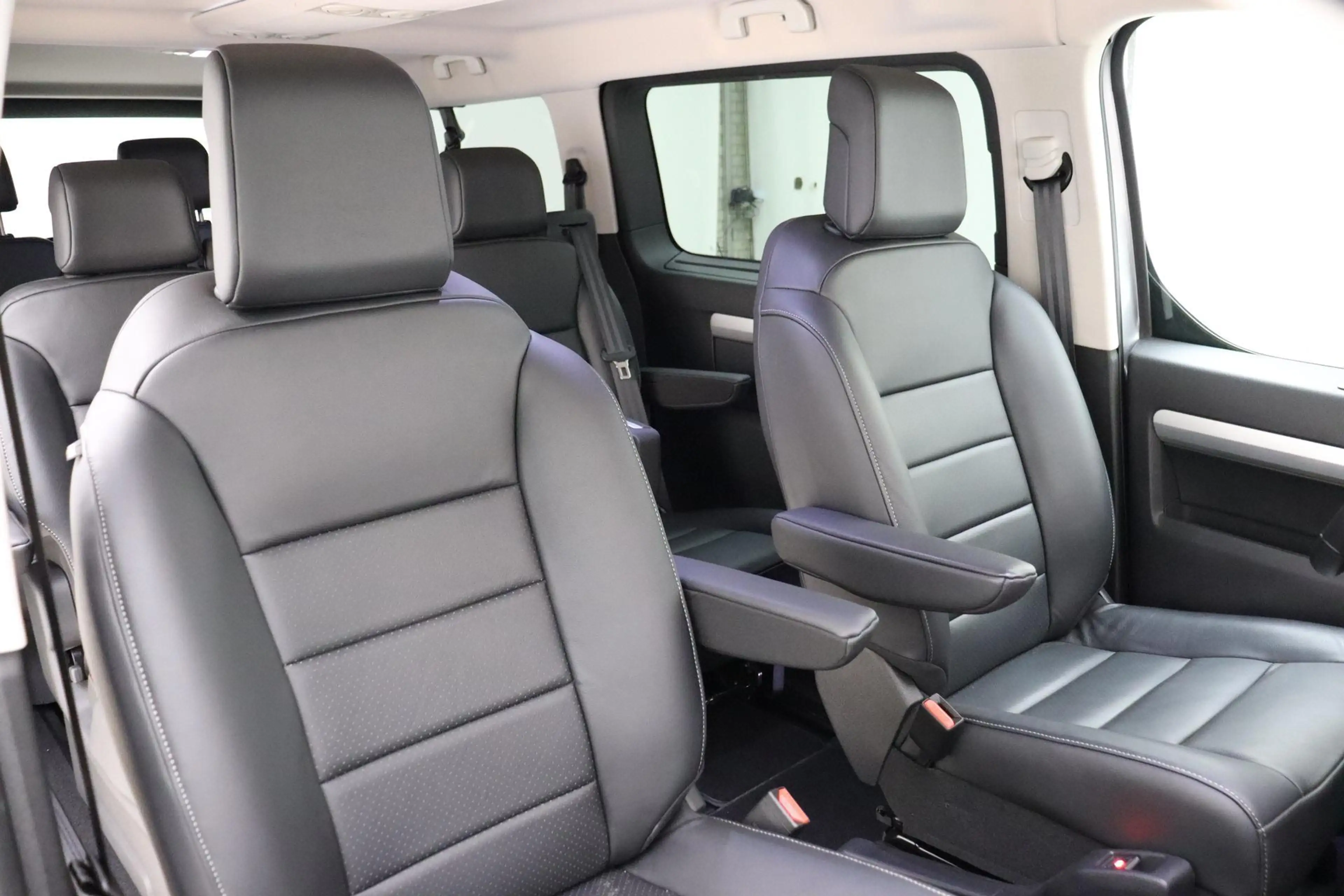 Peugeot Traveller 2.0 BlueHDi Business VIP Long S&S 180 PK | Automaa — photo 7