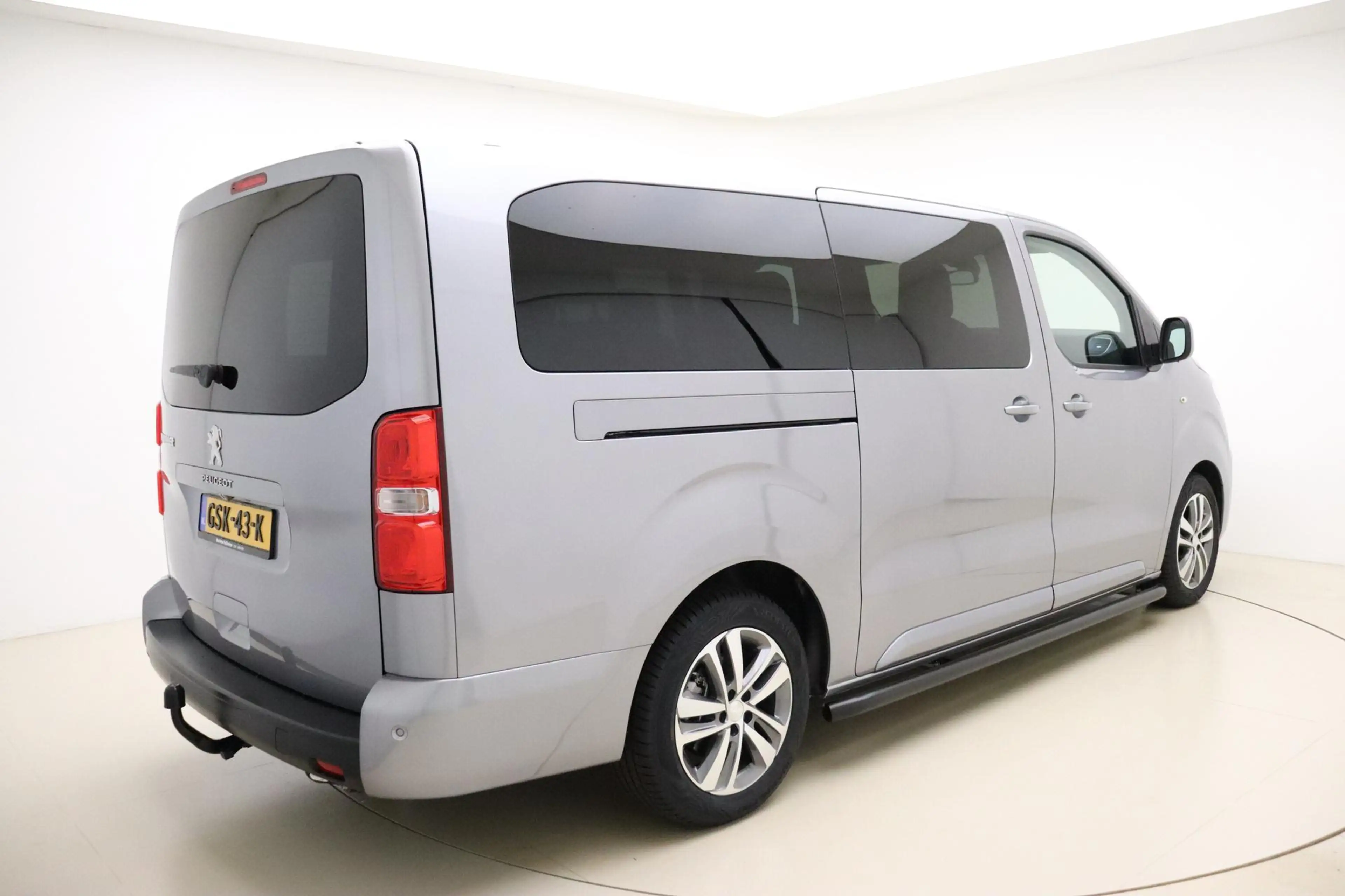 Peugeot Traveller 2.0 BlueHDi Business VIP Long S&S 180 PK | Automaa — photo 2