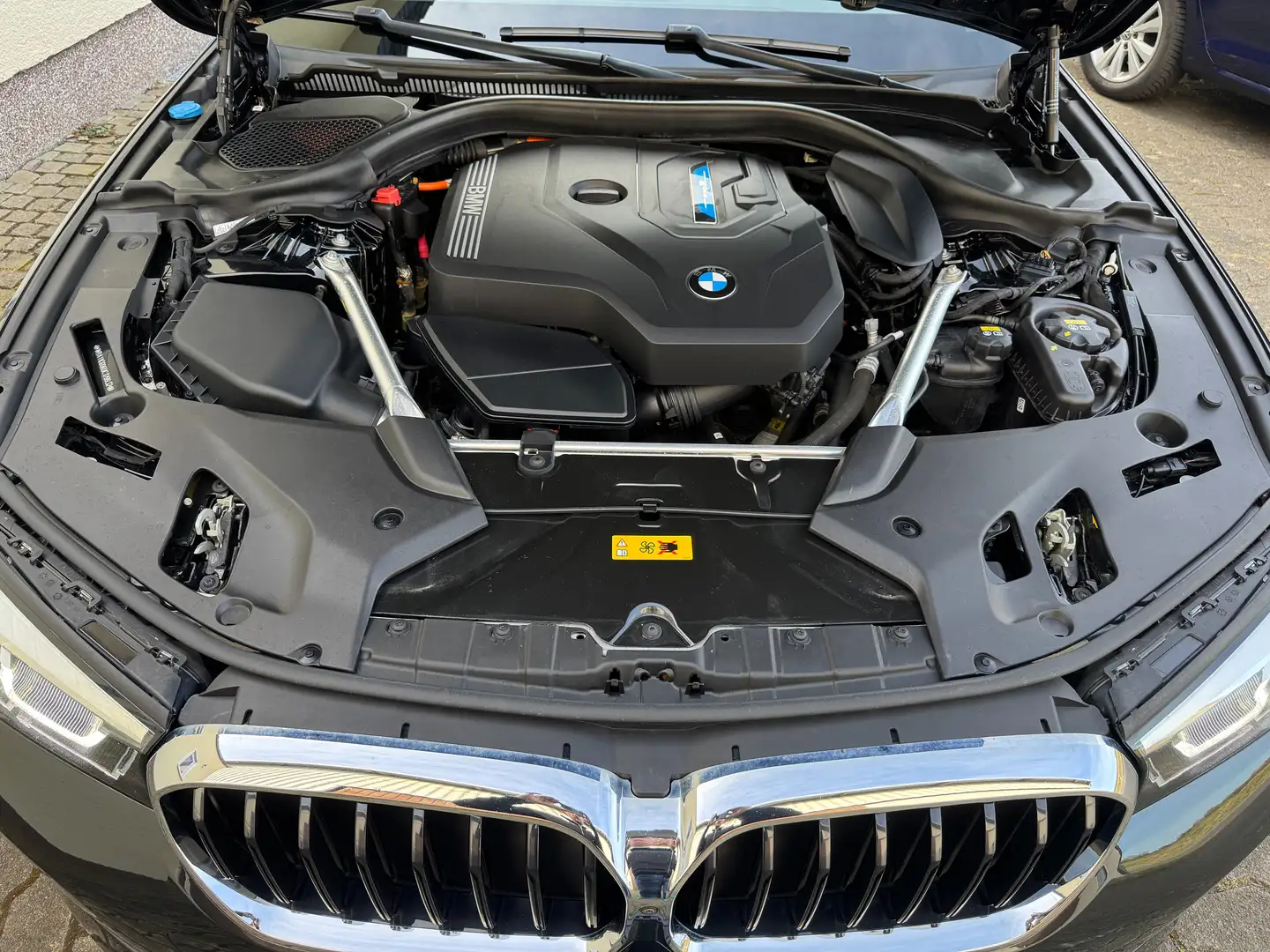 BMW 530 530 e+LEDER-SPORT+360°CAM+NAVI+HARMAN/KARDON Schwarz - 2
