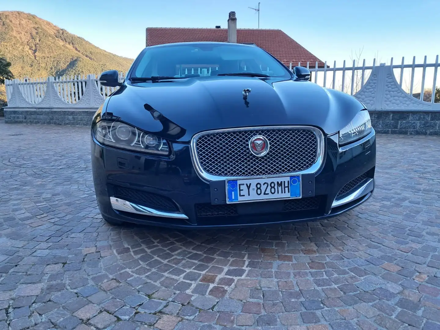 Jaguar XF XF 2.2d Luxury 200cv auto Blu/Azzurro - 2