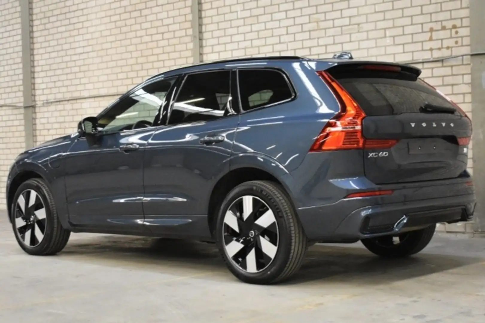 Volvo XC60 T6 350PK AWD Plus Dark | 360 Camera | Harman Kardo Blauw - 2