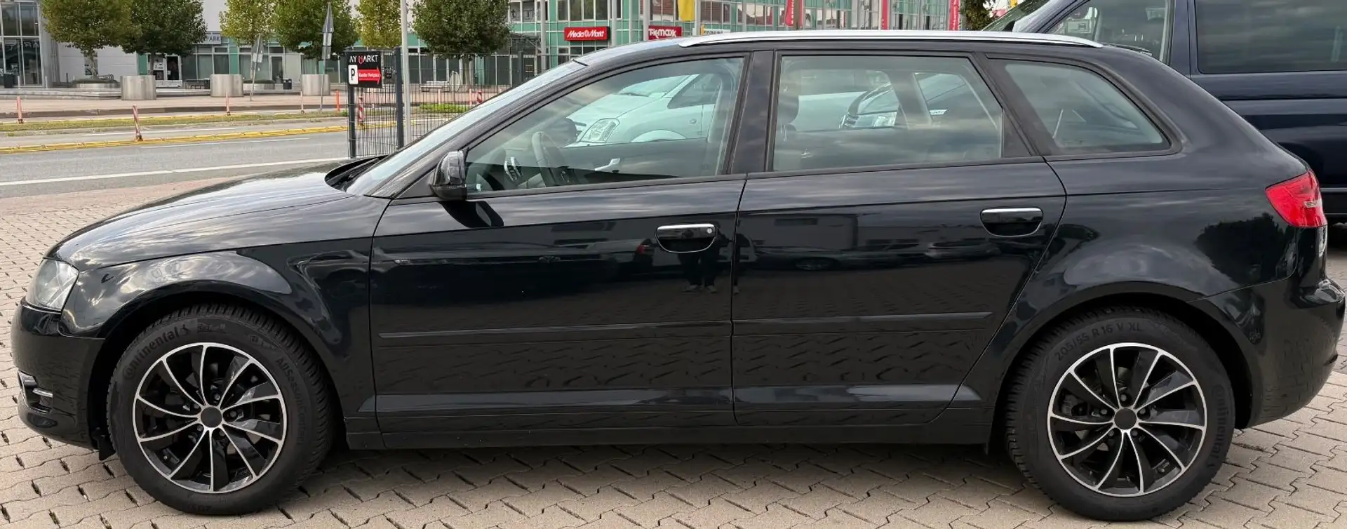 Audi A3 Sportback 1.2 TFSI Attraction Klimaautomatik Schwarz - 2