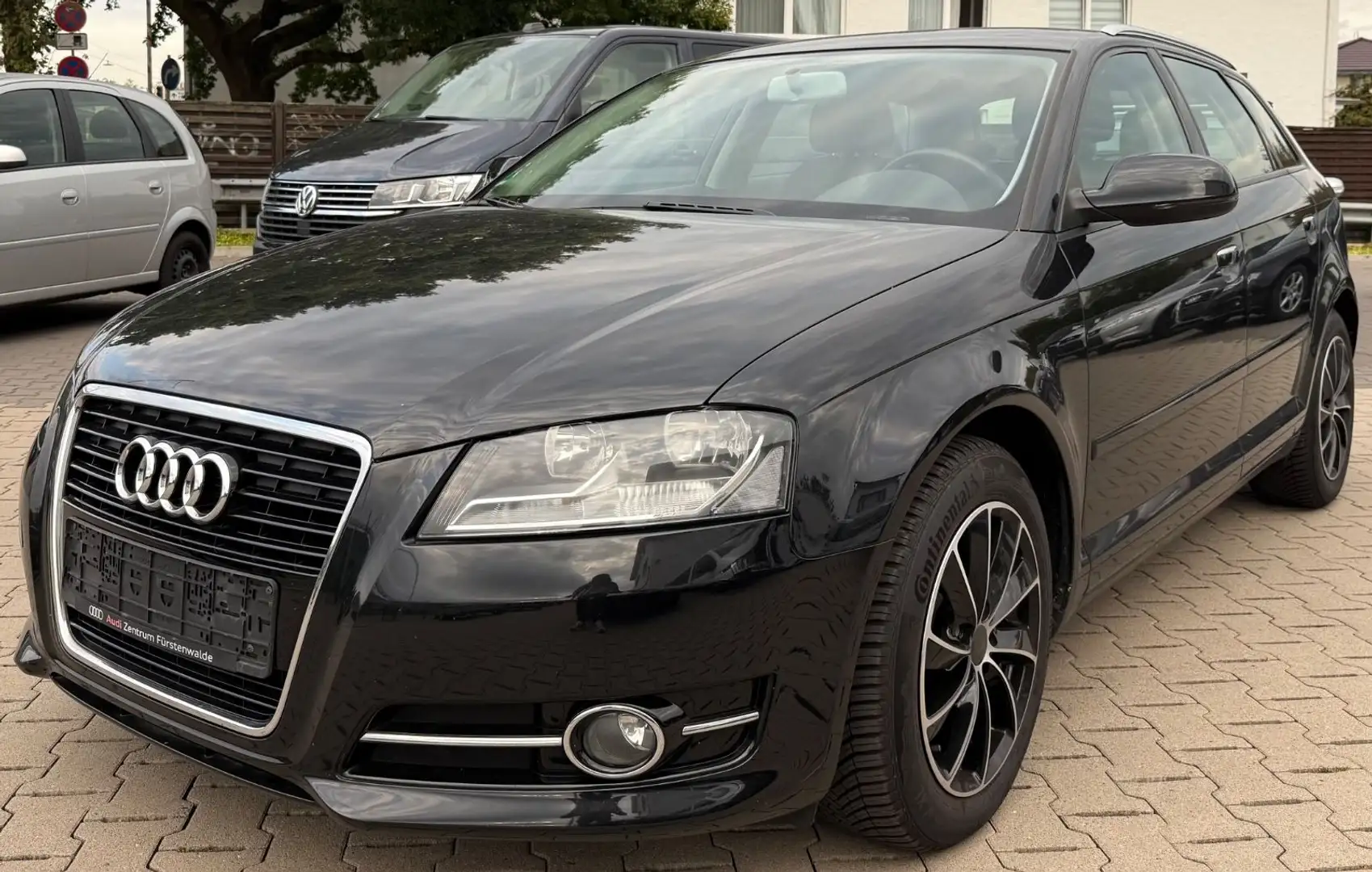 Audi A3 Sportback 1.2 TFSI Attraction Klimaautomatik Schwarz - 1