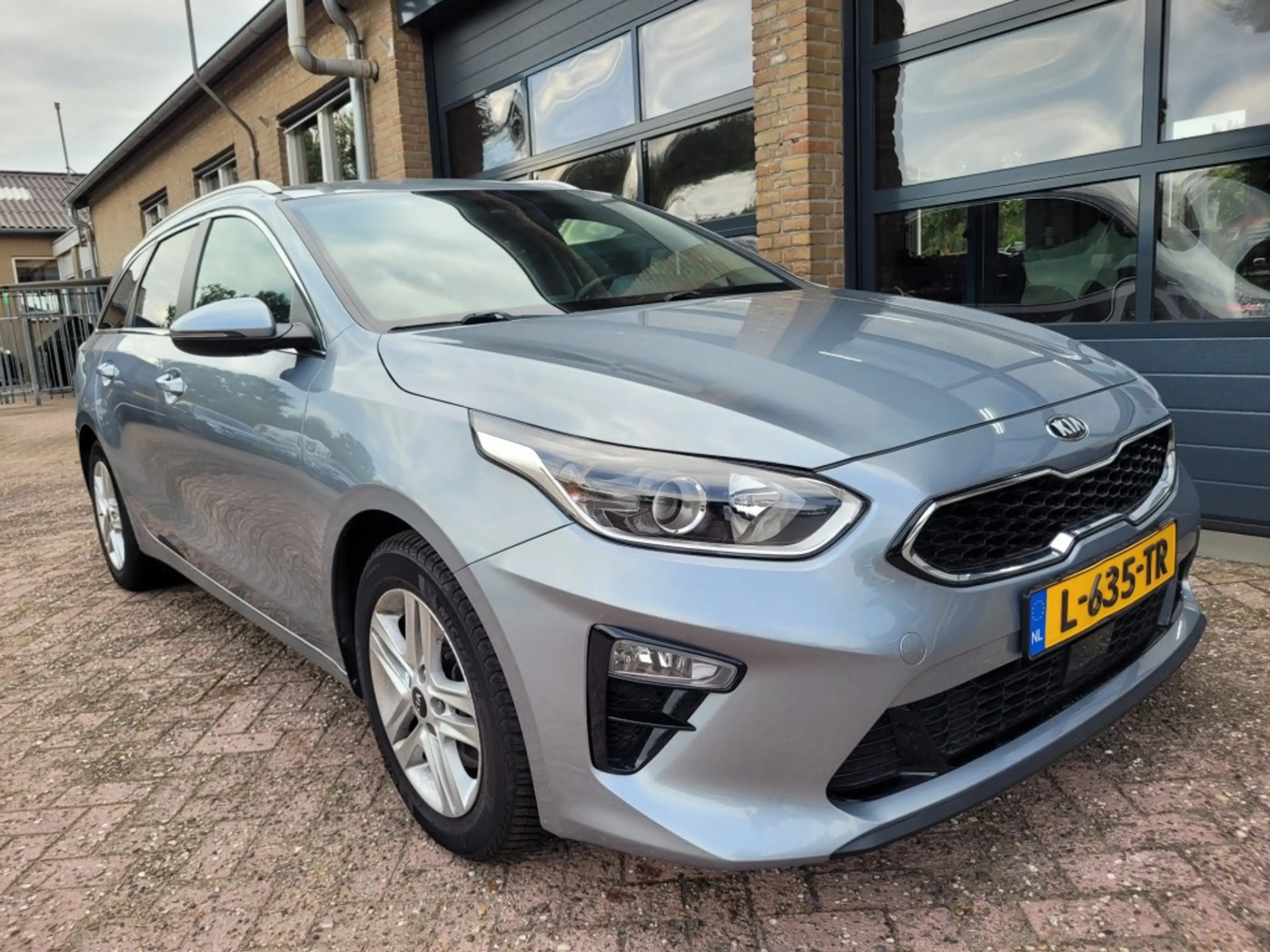 Kia Ceed / cee'd 1.5T-GDI  Dynamic Plusline — photo 11