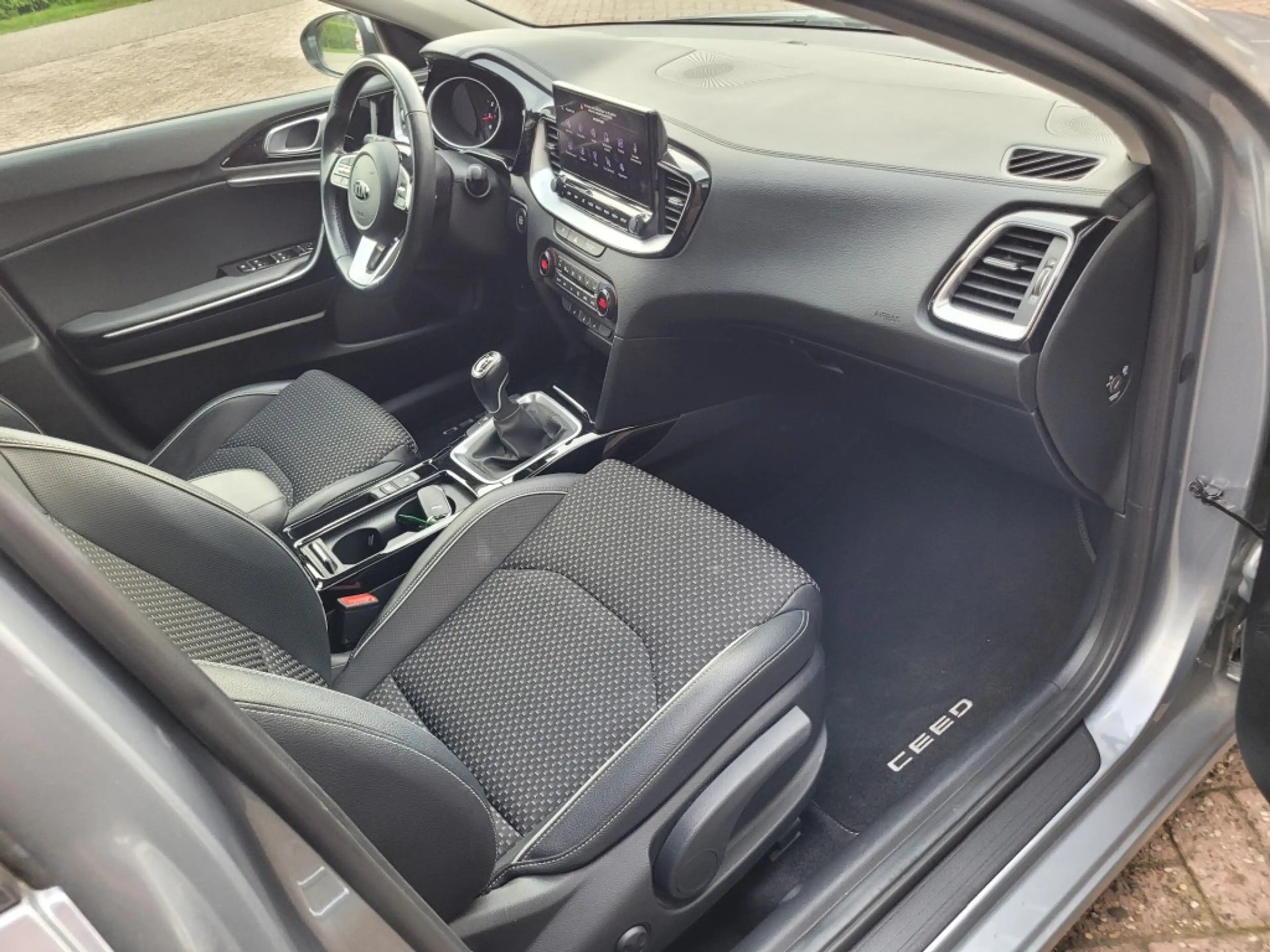 Kia Ceed / cee'd 1.5T-GDI  Dynamic Plusline — photo 15