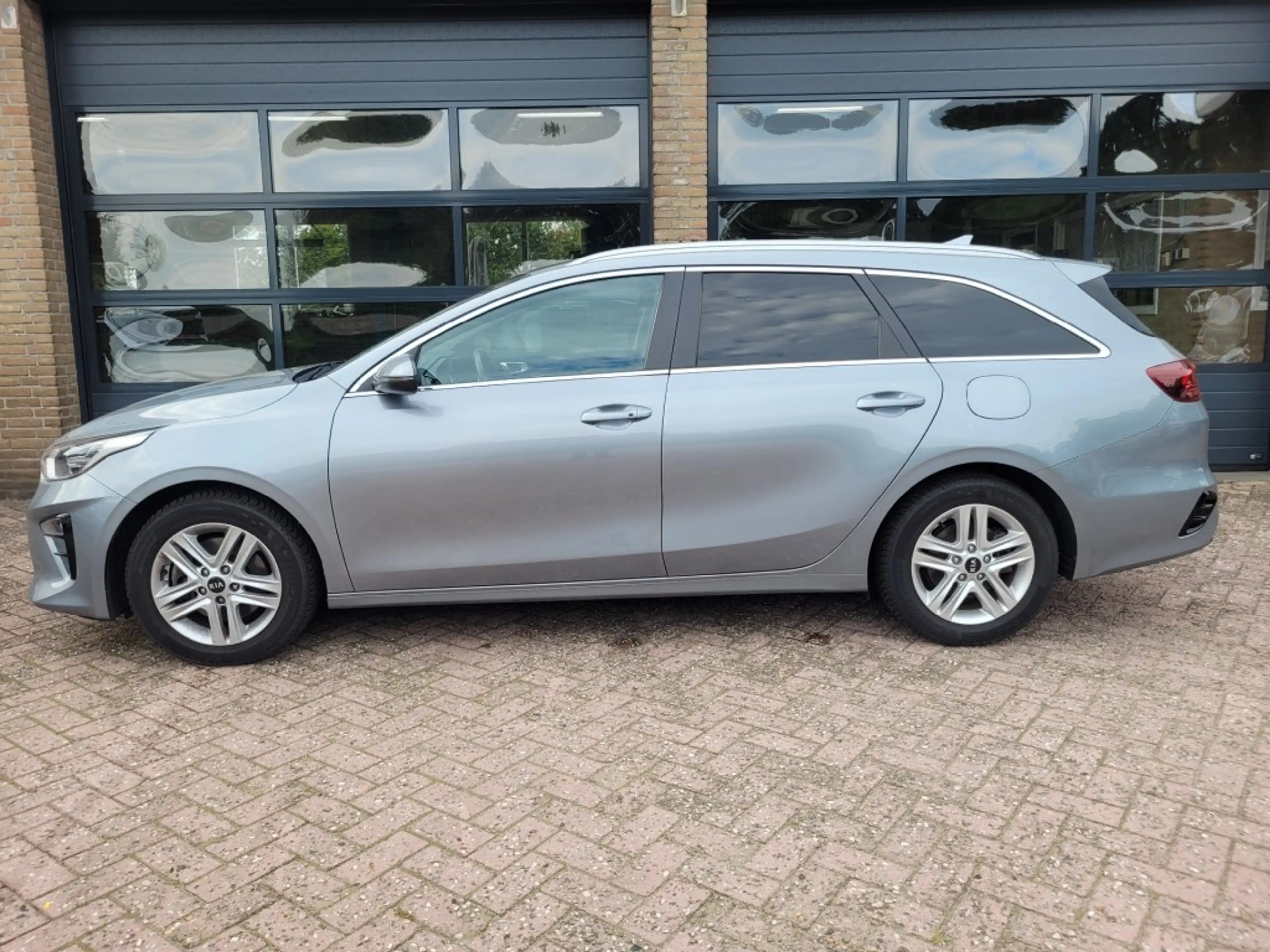 Kia Ceed / cee'd 1.5T-GDI  Dynamic Plusline — photo 2