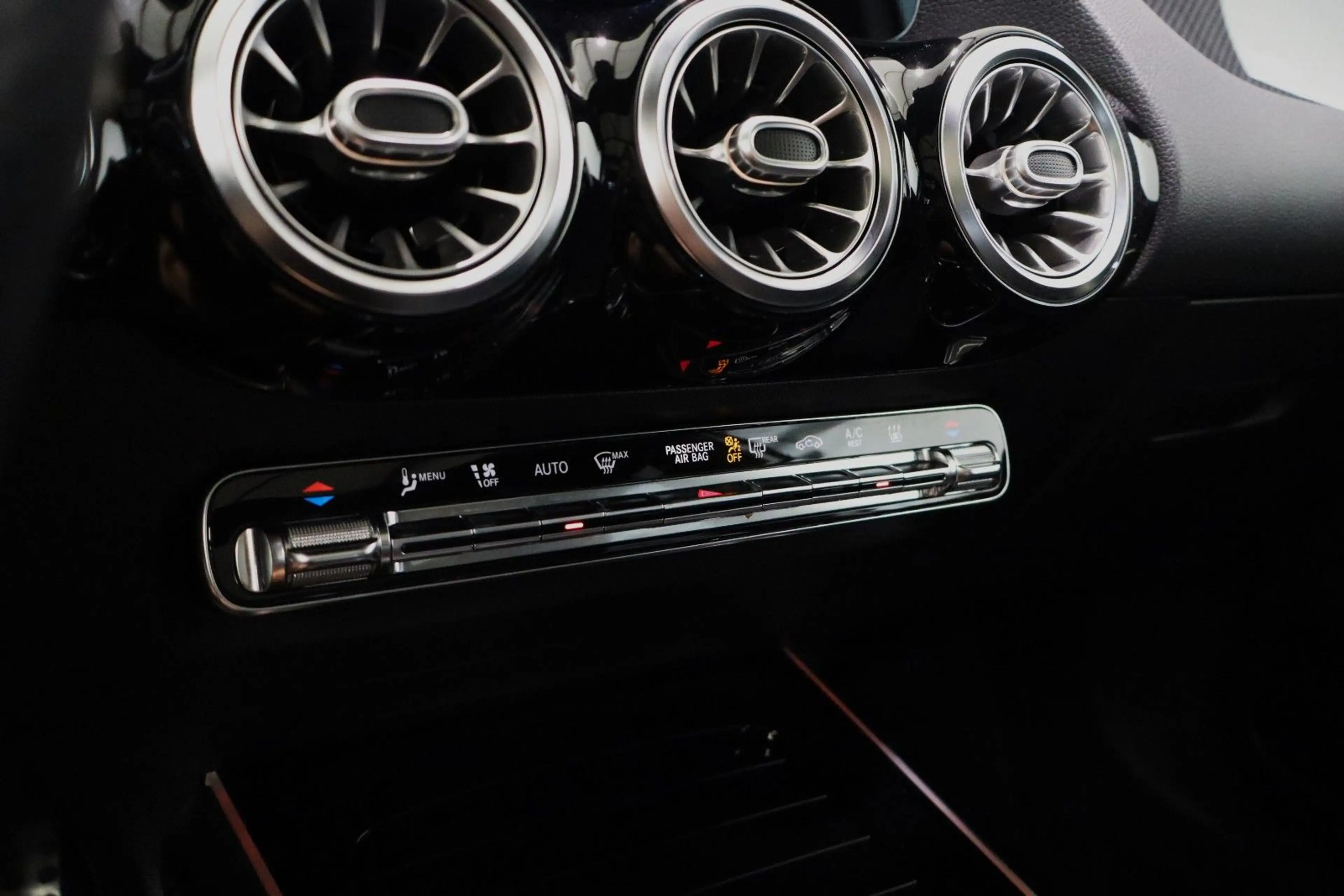 Mercedes-Benz B 220 d 4Matic DCT AMG Night-Paket Burmester AHK — photo 15