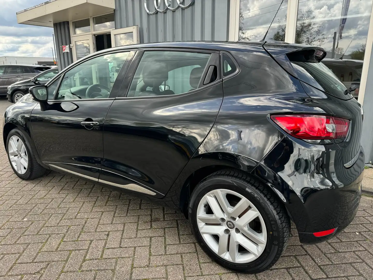 Renault Clio 0.9 TCe Limited Zwart - 2