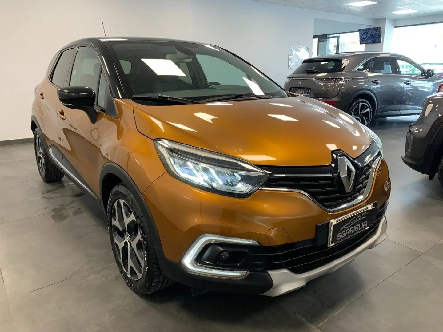 Renault Captur 1.3 Benzina EDC Automatico Sport Edition2 Arancione - 1