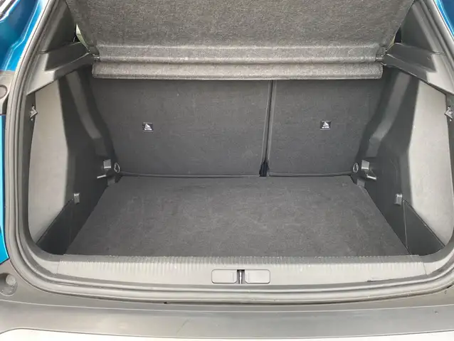 Peugeot 2008 view 9
