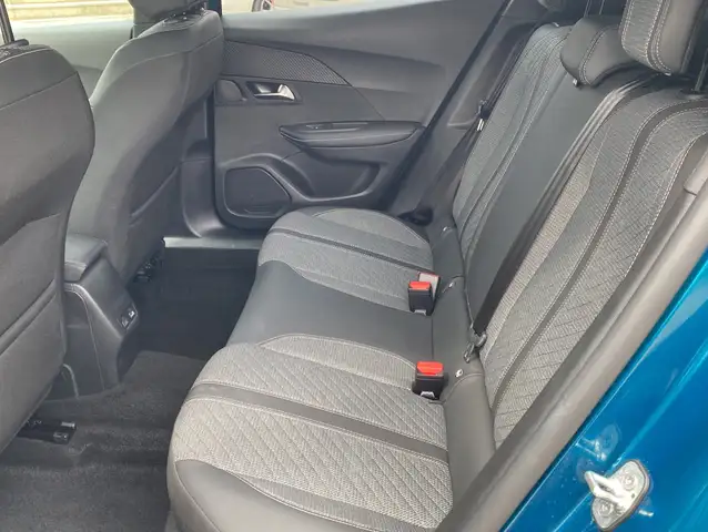 Peugeot 2008 view 6