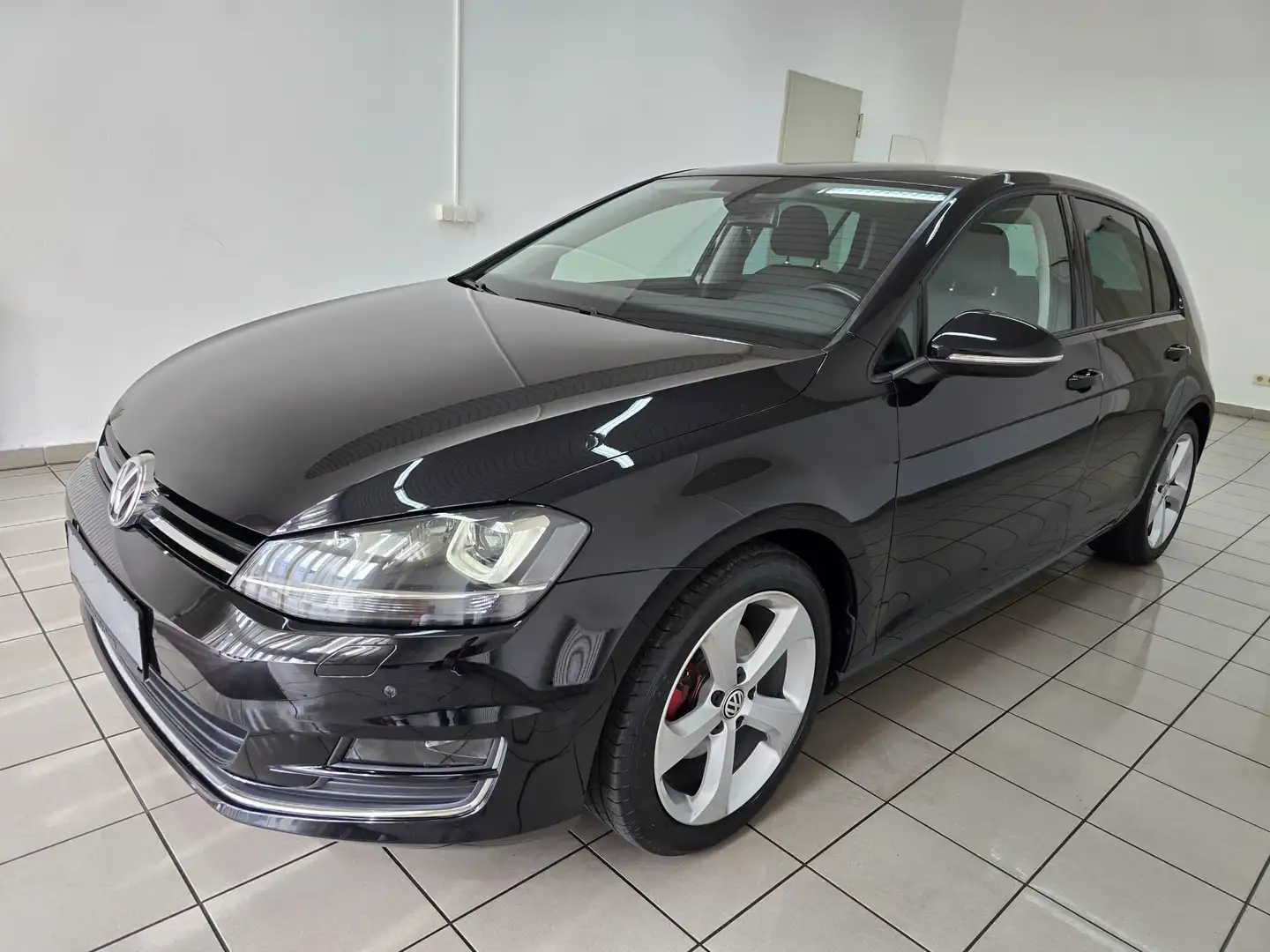 Volkswagen Golf VII Lim. 2.0 TDI Highline 4Motion Xenon 18" Zwart - 1