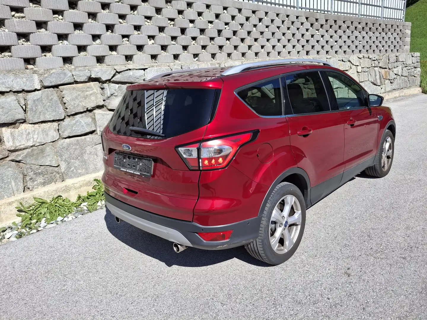 Ford Kuga 2,0 TDCi Titanium Start/Stop AWD - 2