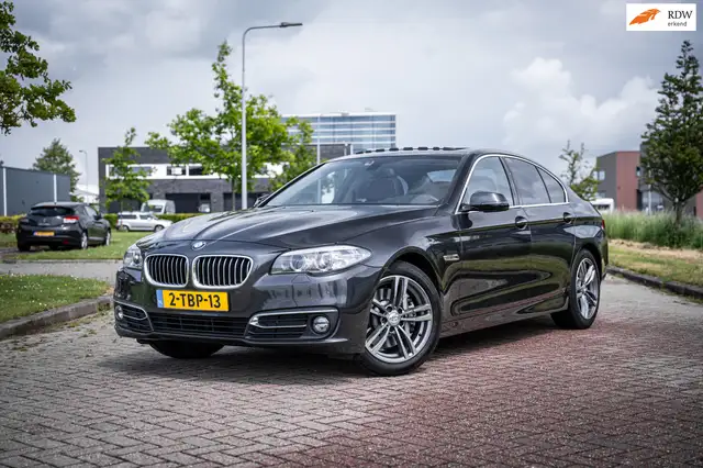 BMW 528 5-serie 528i High Luxury Edition