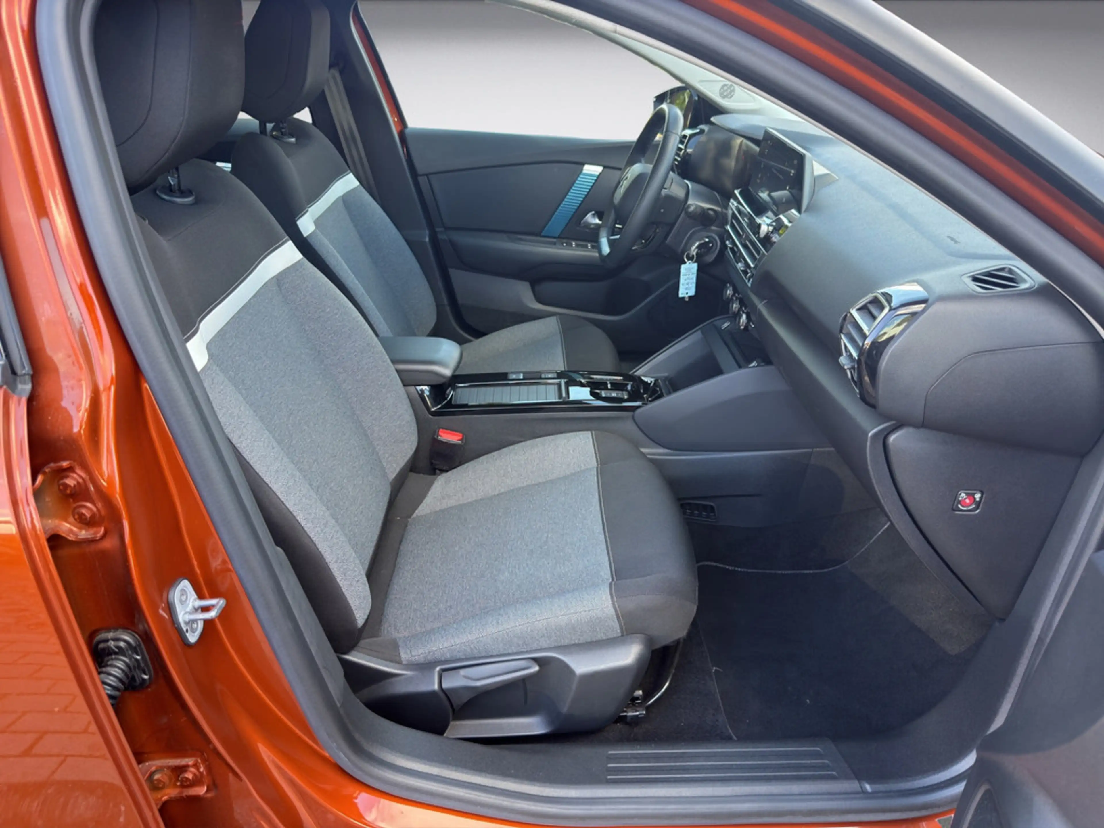 Citroen E-C4 Electric — photo 14
