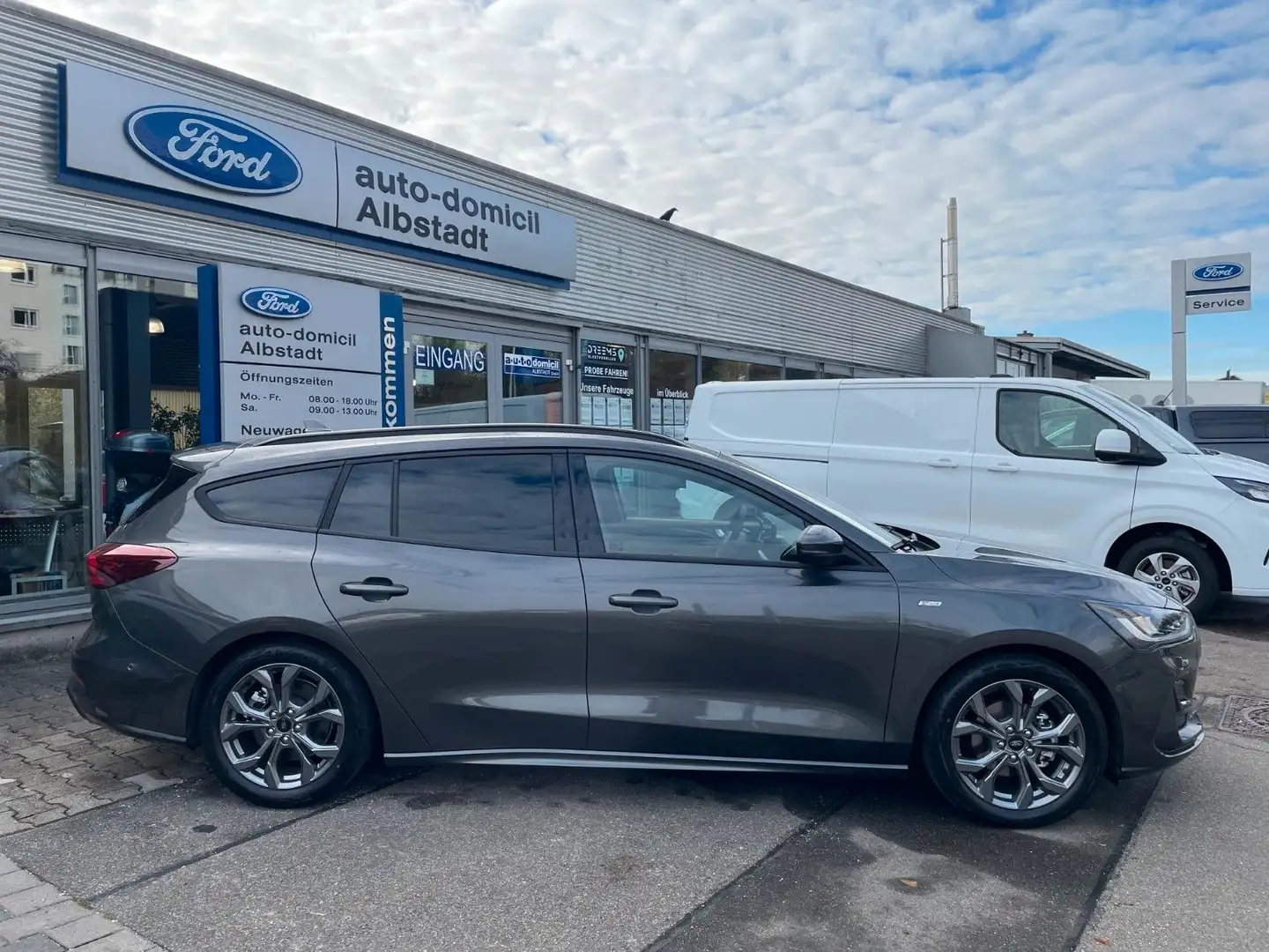 Ford Focus Turnier ST-Line X 125PS/RFK/LED/Head-Up Grau - 2
