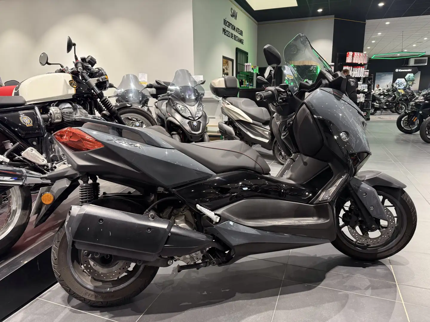 Yamaha X-Max 300 Gris - 2