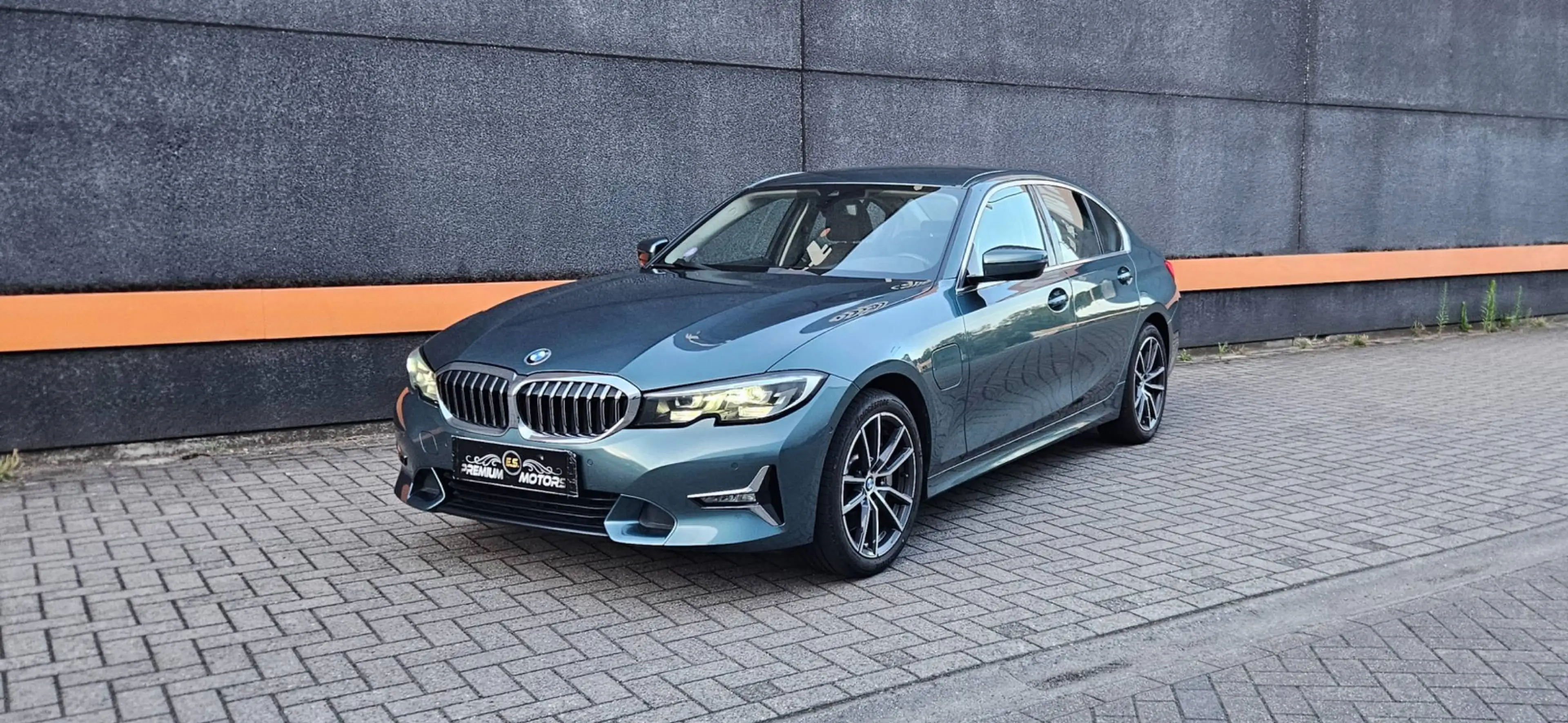 BMW 330 e LUXURY LINE EXCLUSIEIF BLEU RIDGE METTALIC/FULL OPTION IN NIEUWSTAAT
