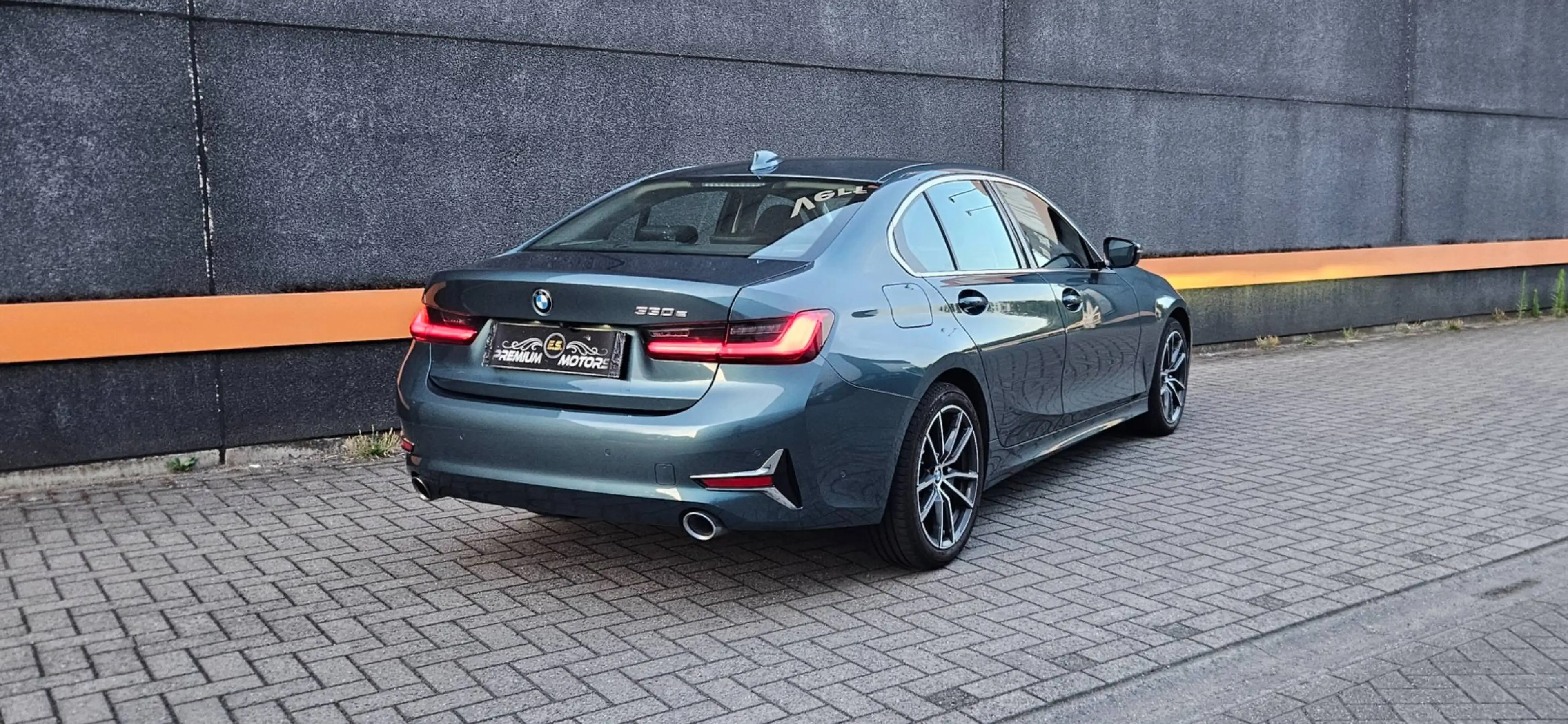 BMW 330 e  LUXURY LINE  EXCLUSIEIF BLEU RIDGE METTALIC/FULL OPTION IN NIEUWSTAAT — photo 6