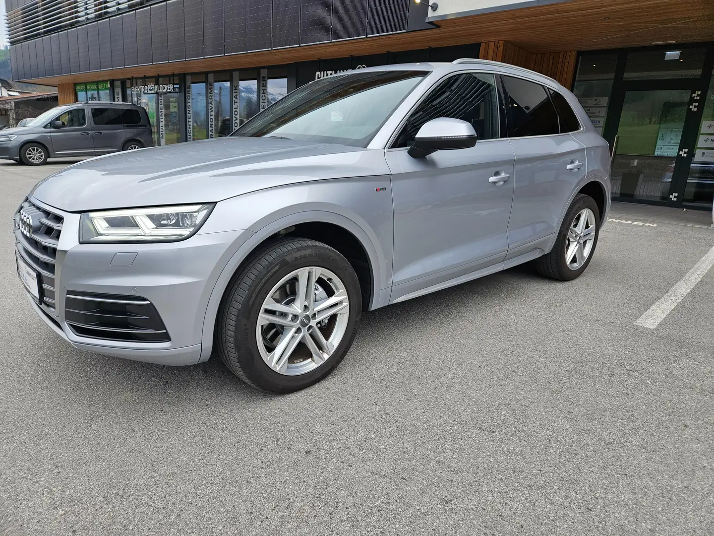 Audi Q5 Quattro sport S-Line Grau - 2
