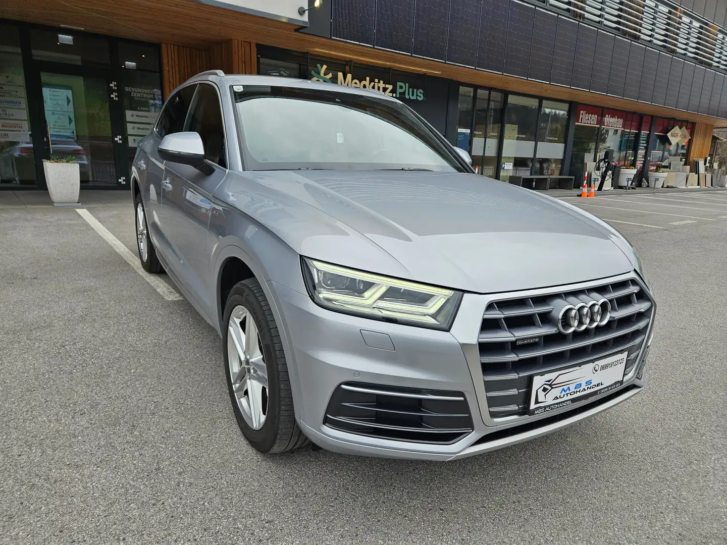Audi Q5 Quattro sport S-Line Grau - 1