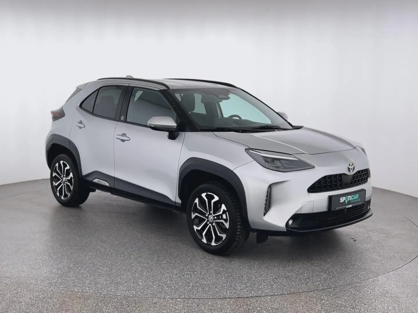 Toyota Yaris Cross Hybrid 1.5*NAVI*RFK*SHZ*uvm Silber - 2